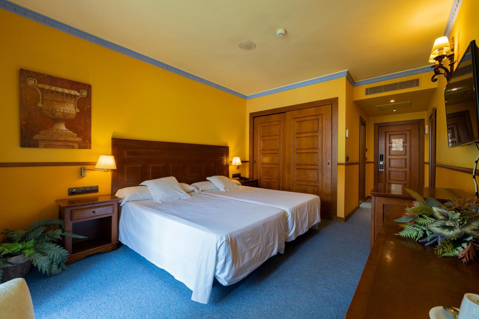 Hotel Hills 4*