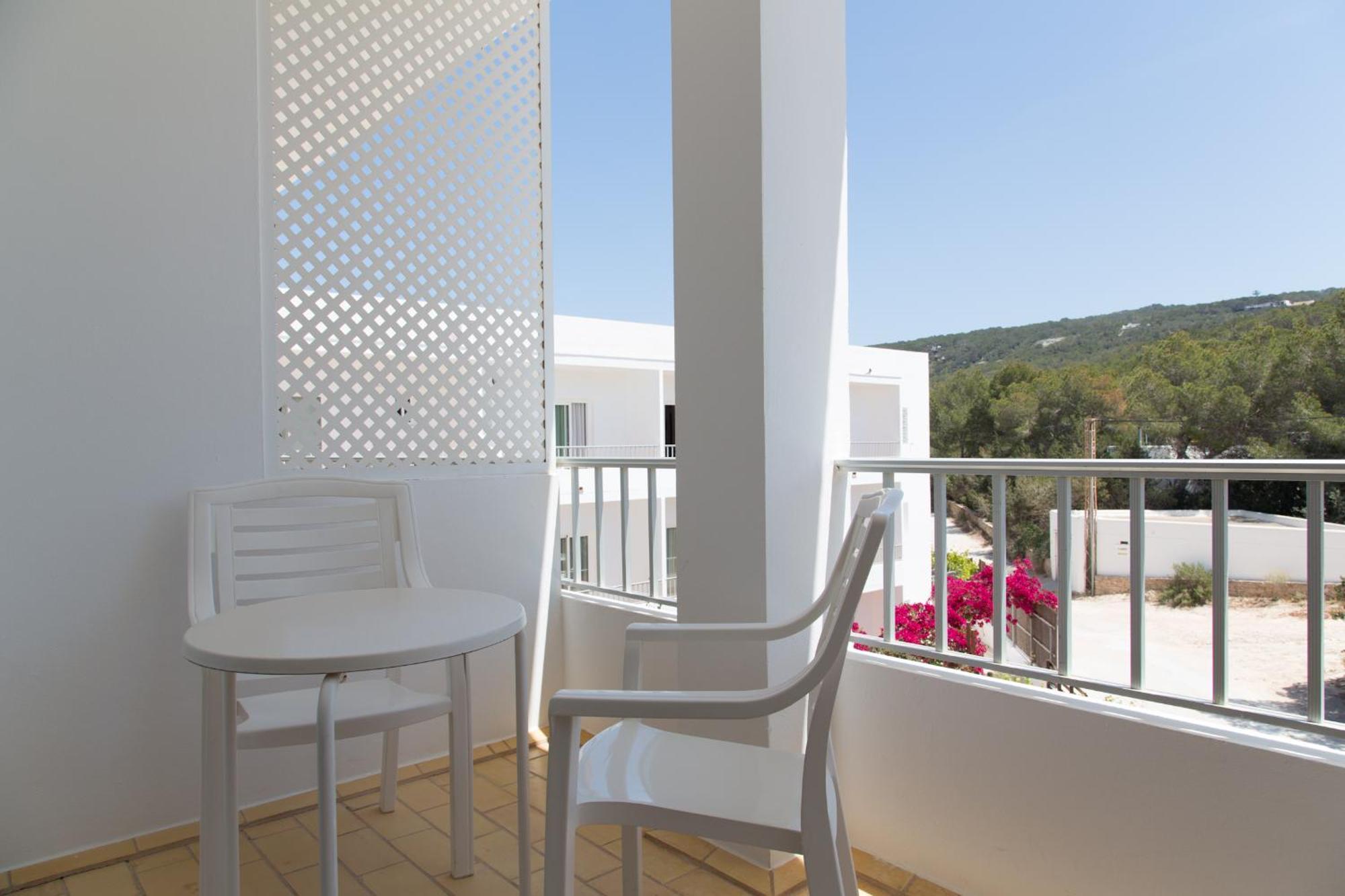 & Entre Pinos-adults Only Hotel Es Calo (Formentera)