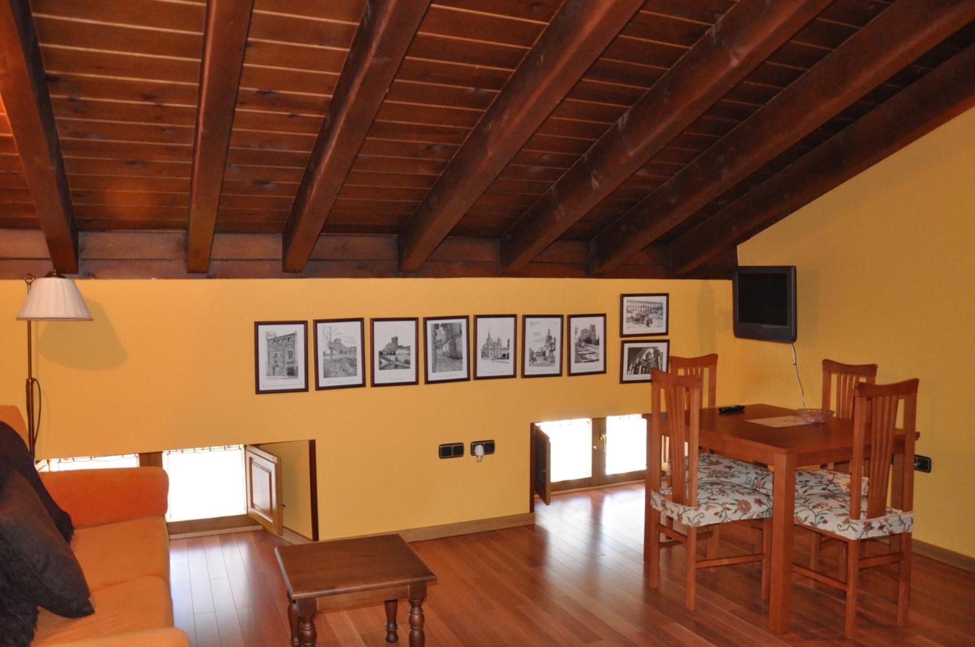 Santa Marina Apartahotel Cuéllar