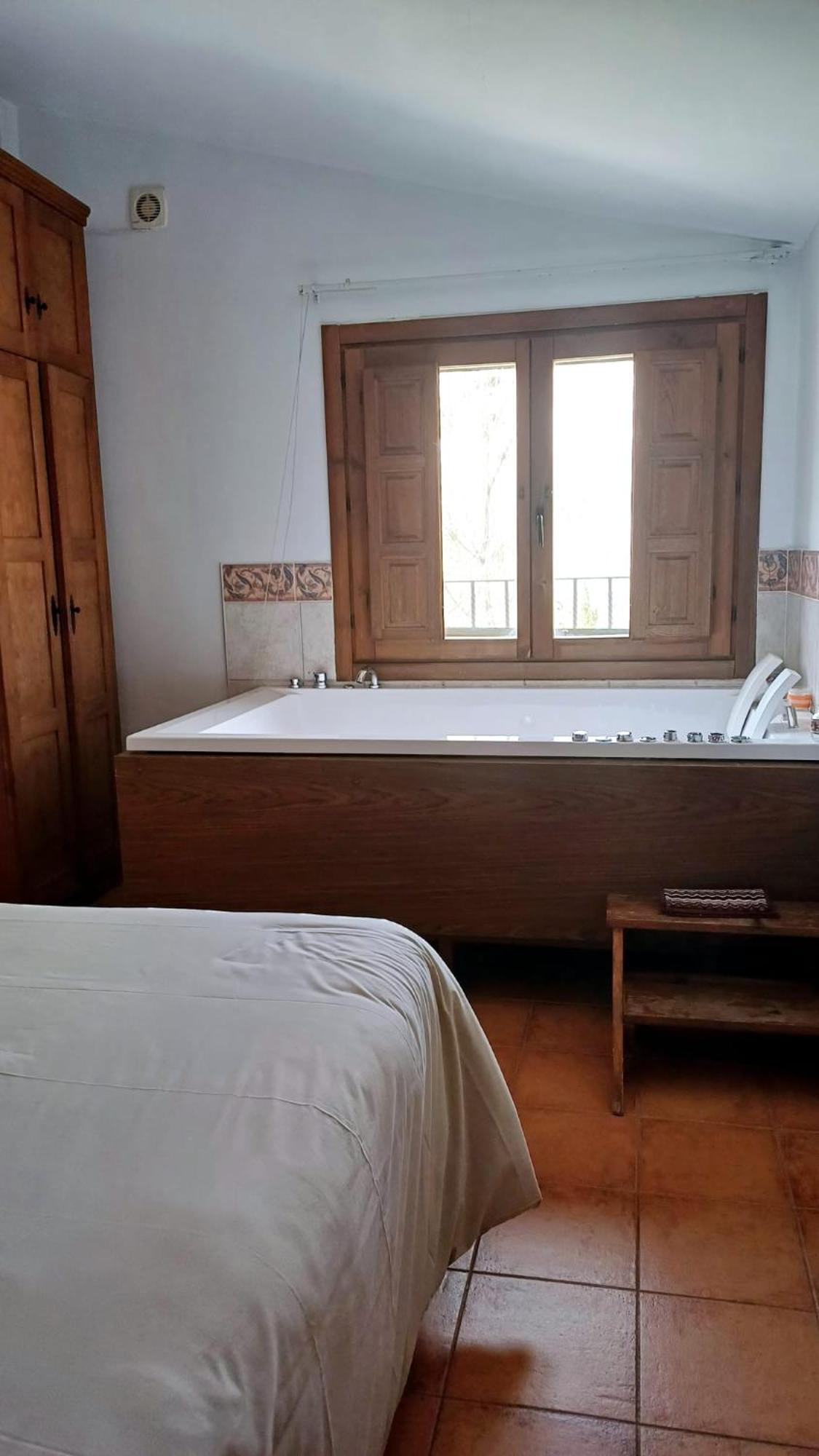 Maribel - Complejo Country house Alcala del Jucar