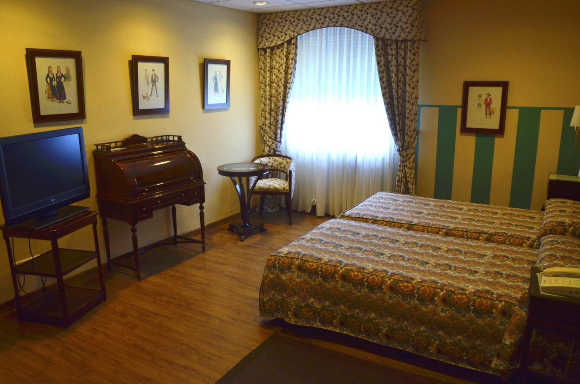 Dona Jimena Hotel 3*