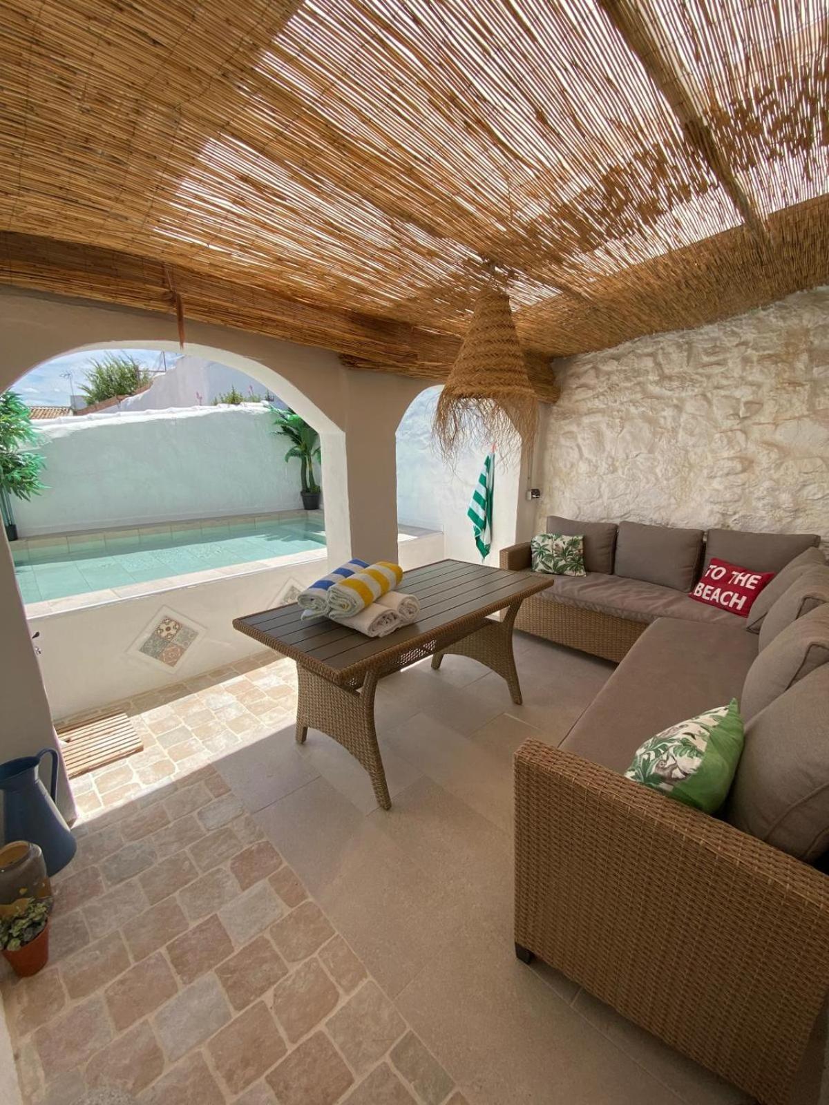A Hidden Gem In Estepa. With Dip Pool, Wifi, Bbq! Estepa