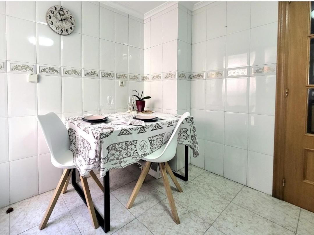 Habitación en casa particular Amistosa, Habitacion Con Balcon, Alicante, Playa, Centro, Rambla, Mercado *