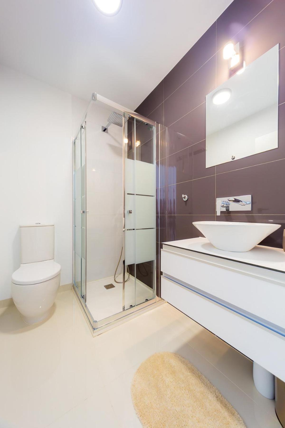 Luxurious 2 Bedroom Near The