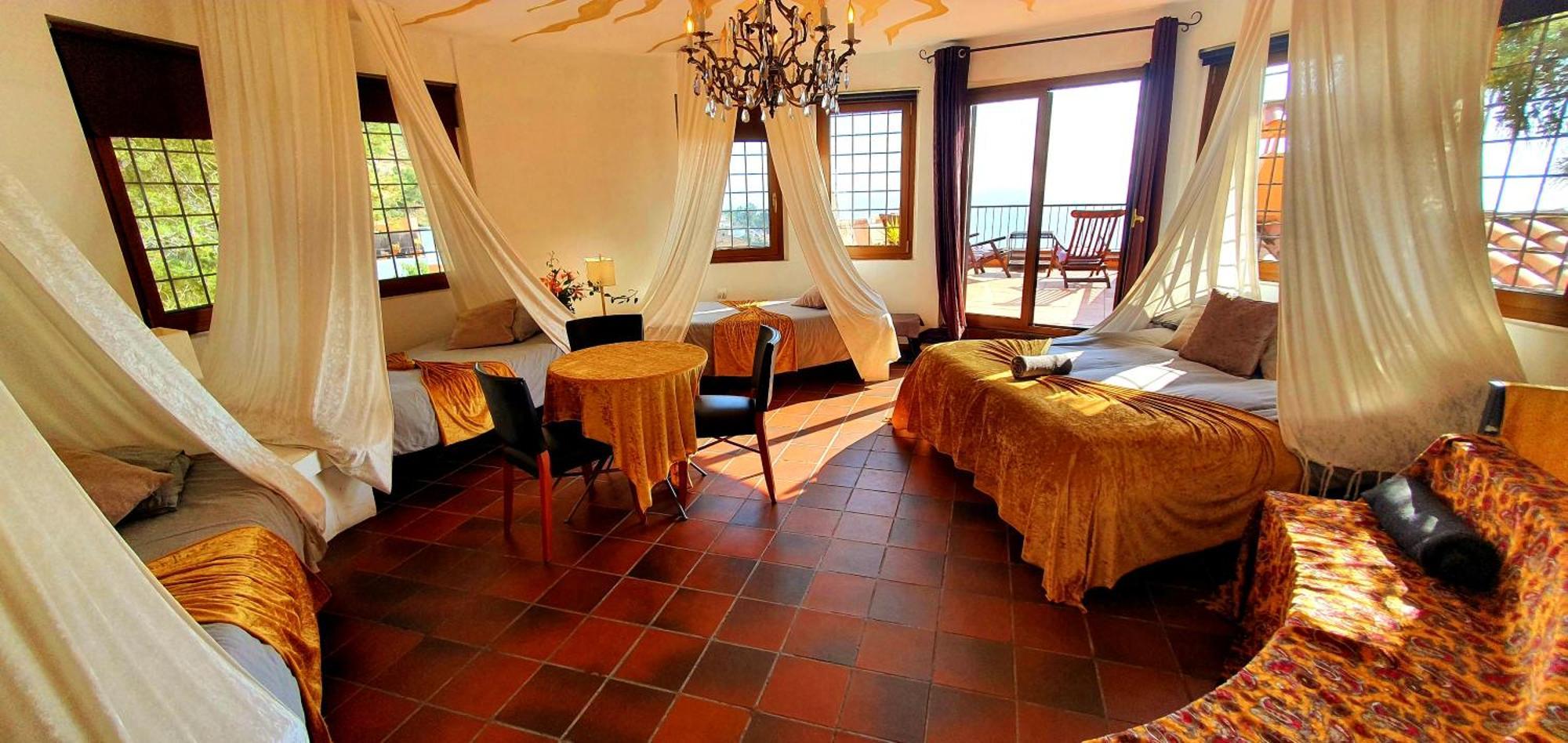 Ashram Sunshine Bed and breakfast Sitges