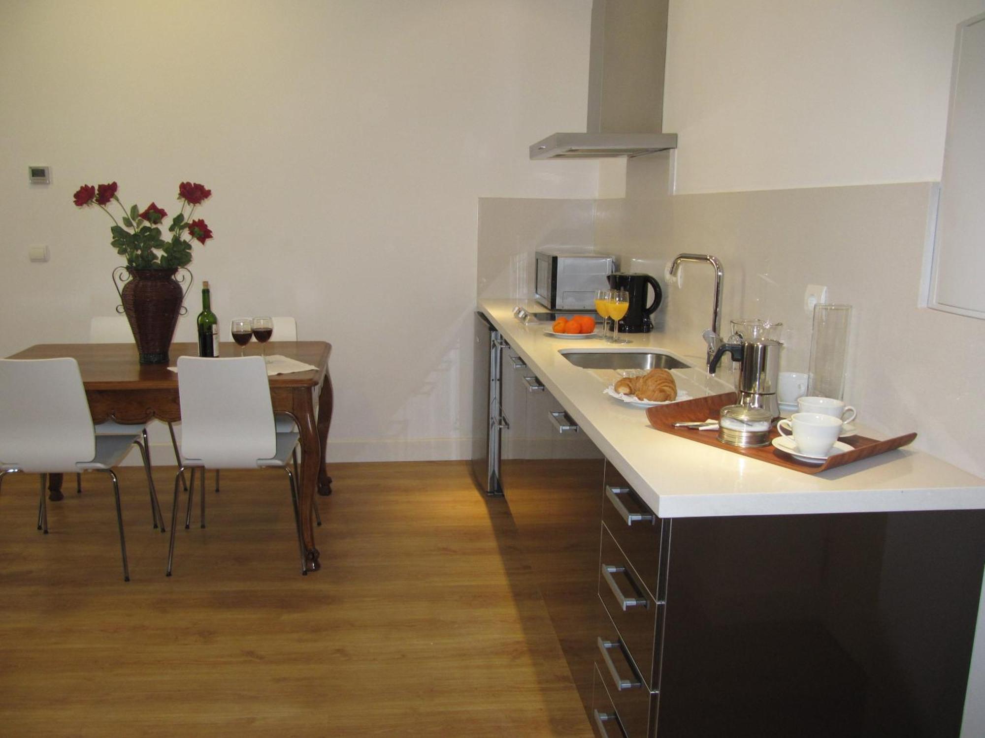Apartment Life Alberto Lista *