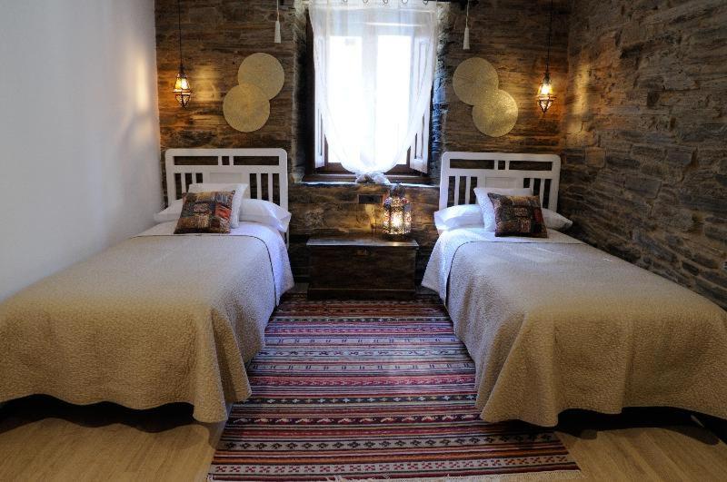Casas De Outeiro *