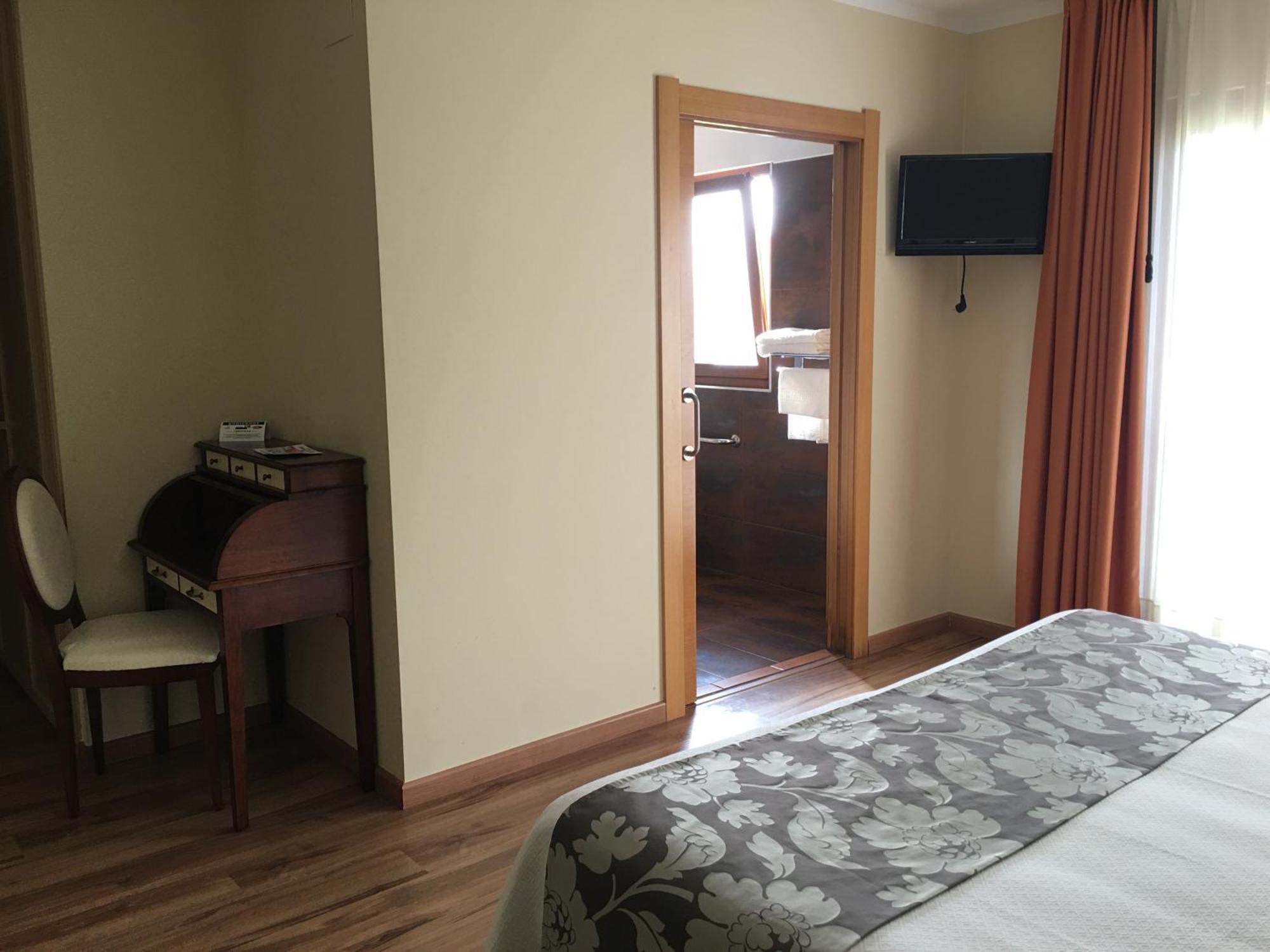 Hotel Valle De Cabezon 3*
