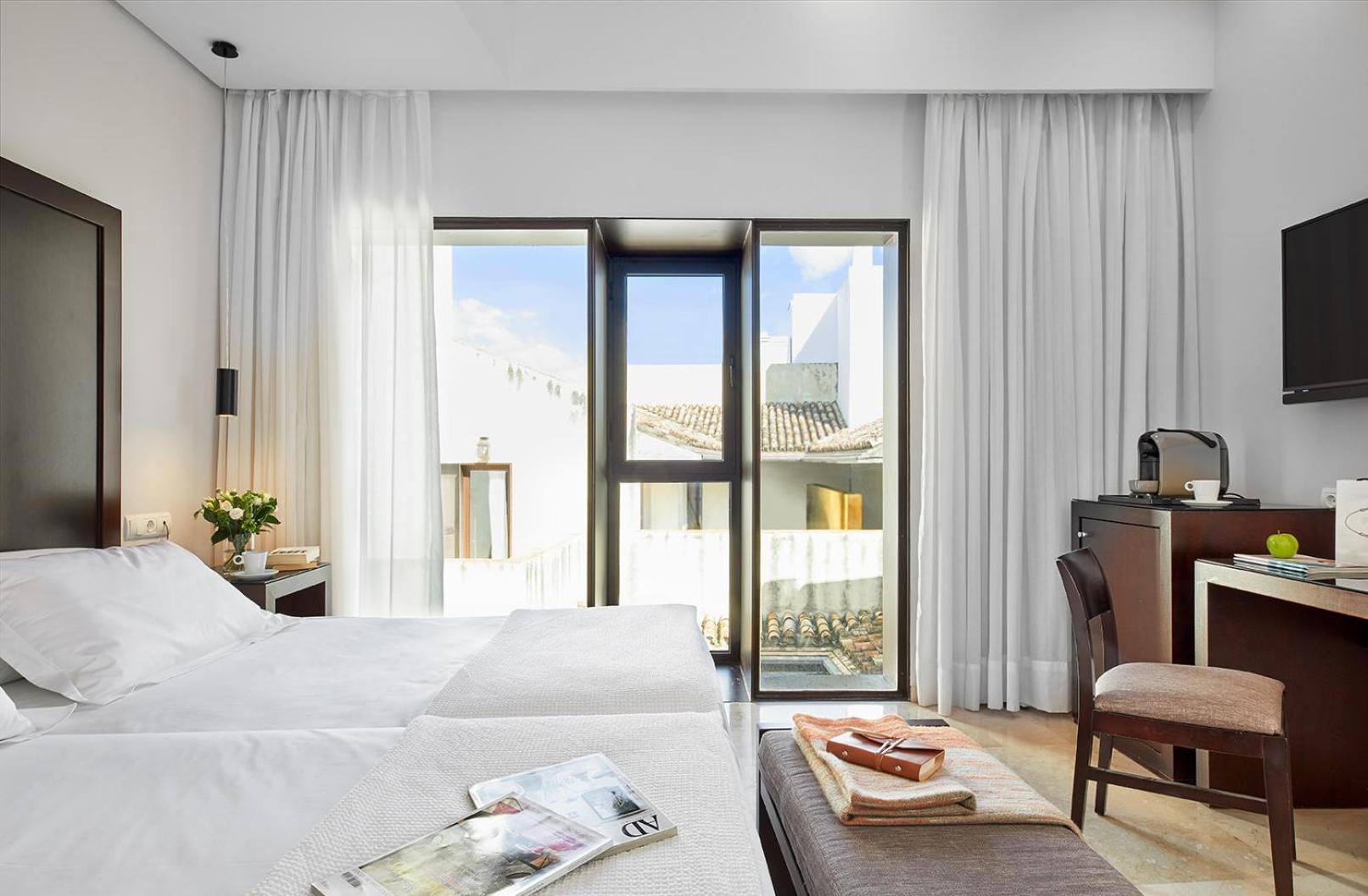 Hotel Del Lucero 4*