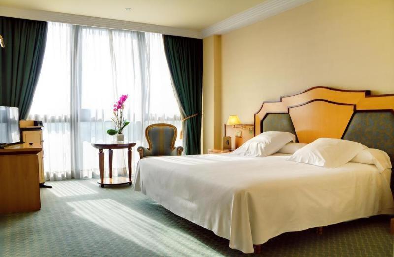 Hotel Oca Puerta Del Camino 4*