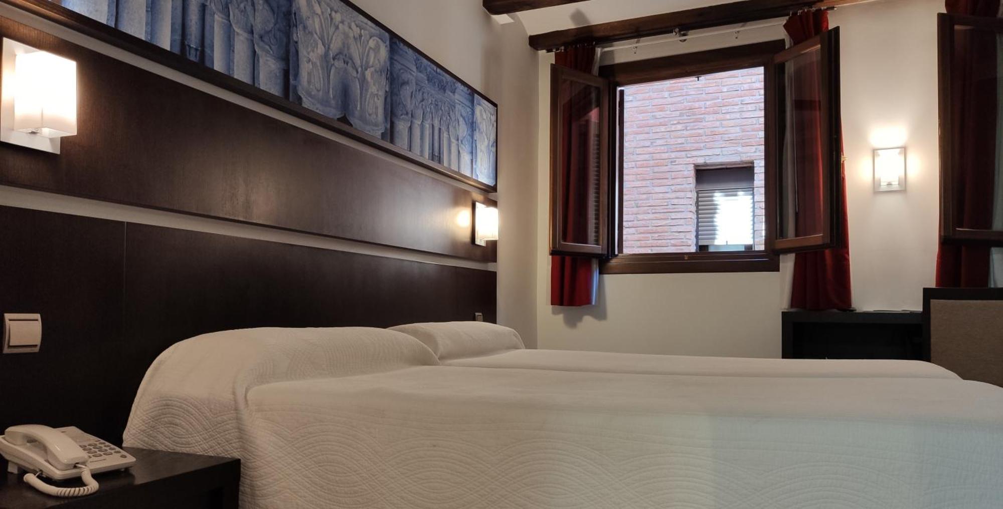 Hotel Rey Sancho Navarrete