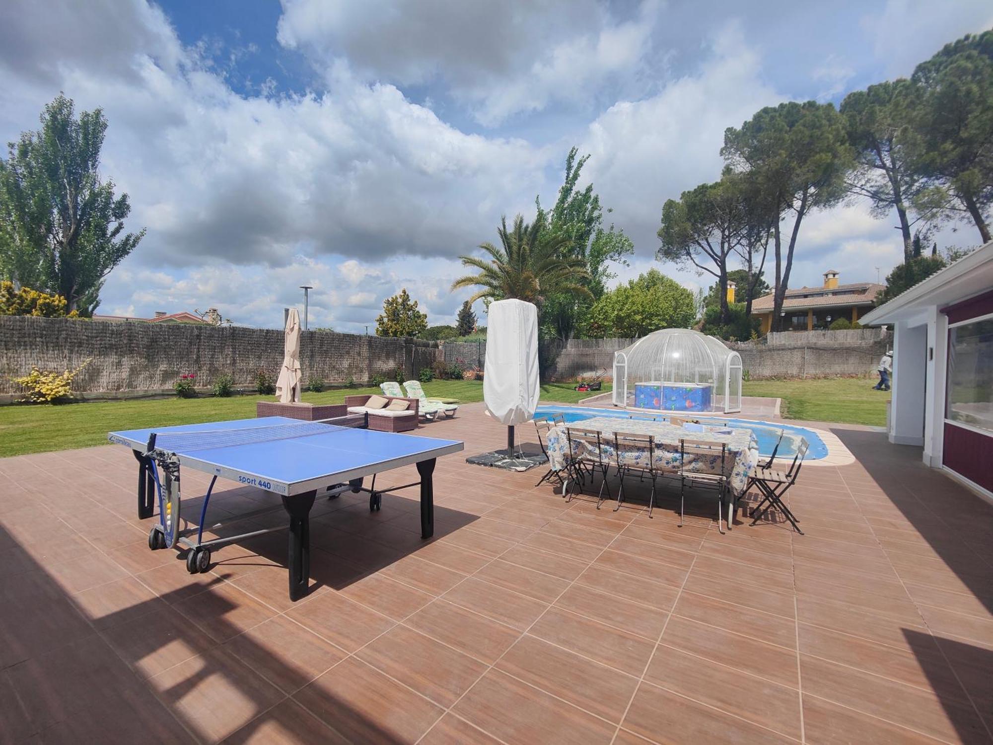 Casa De Sol, Piscina Y Jacuzzi En De Madrid Pensión