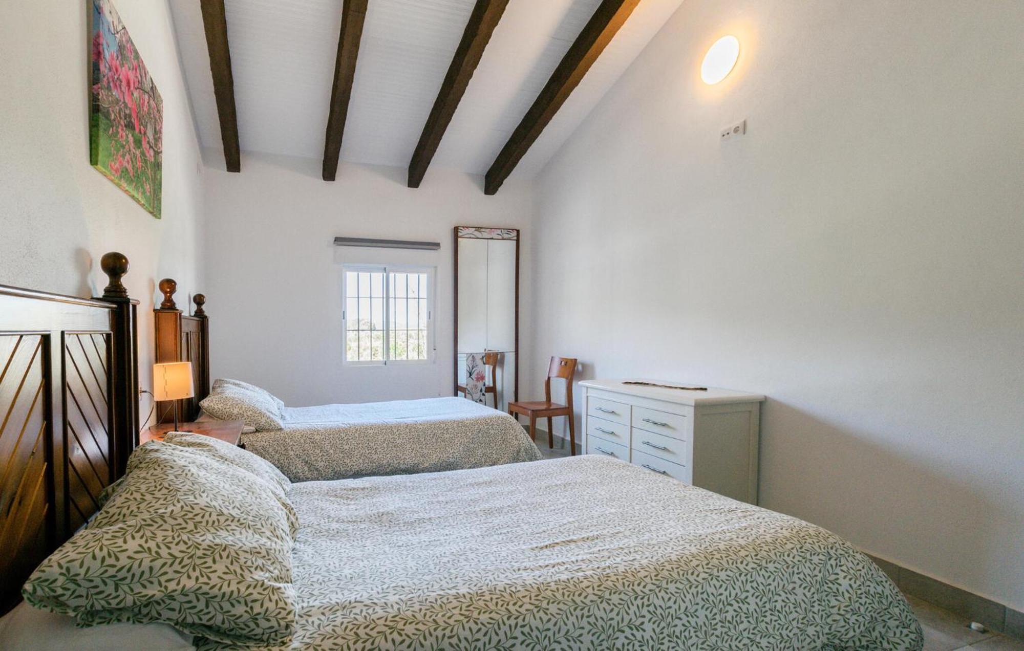 Сasa de vacaciones 6 Bedroom Amazing In La Puebla De Infan *