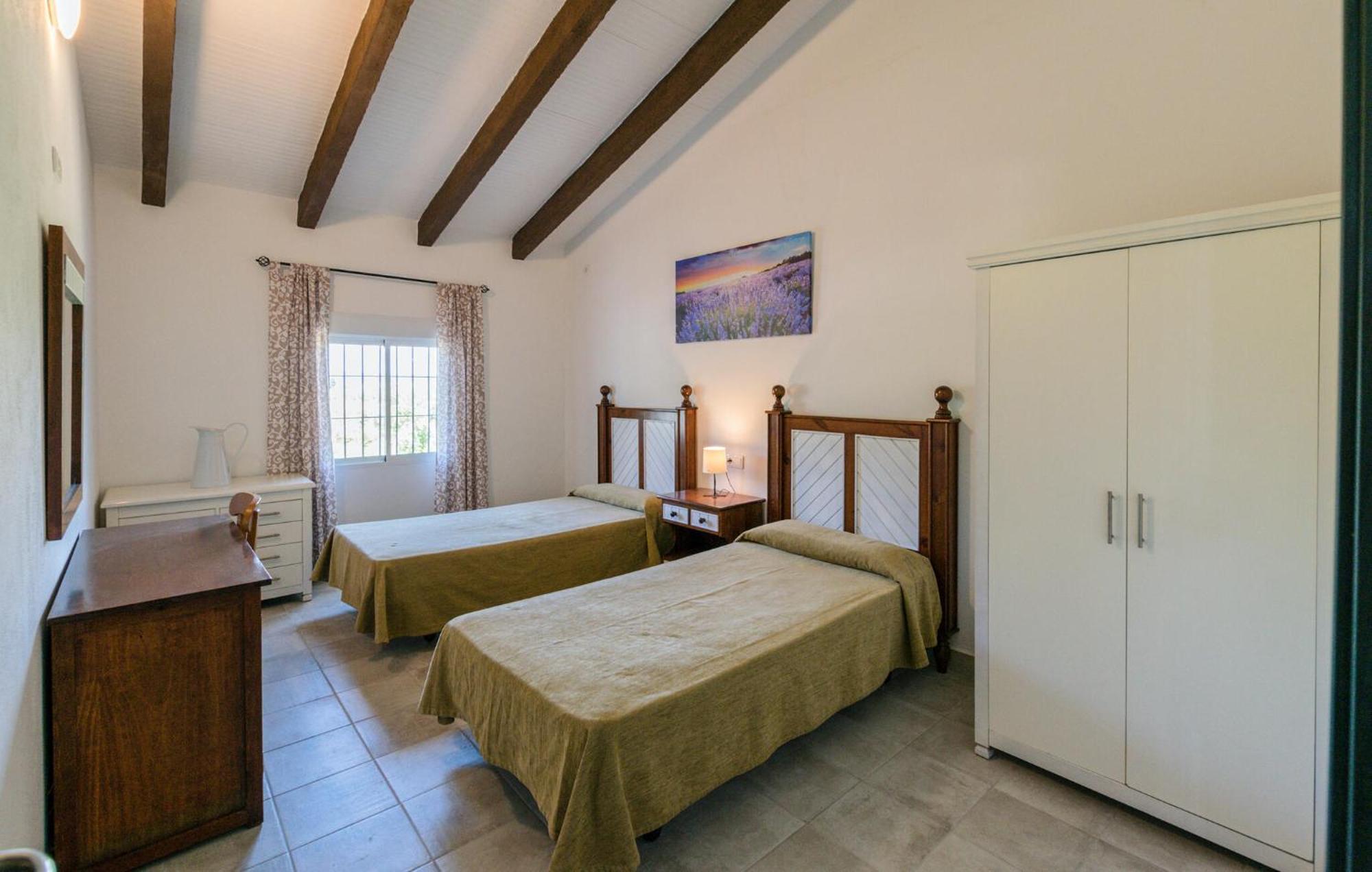 6 Bedroom Amazing In La Puebla De Infan Сasa de vacaciones *