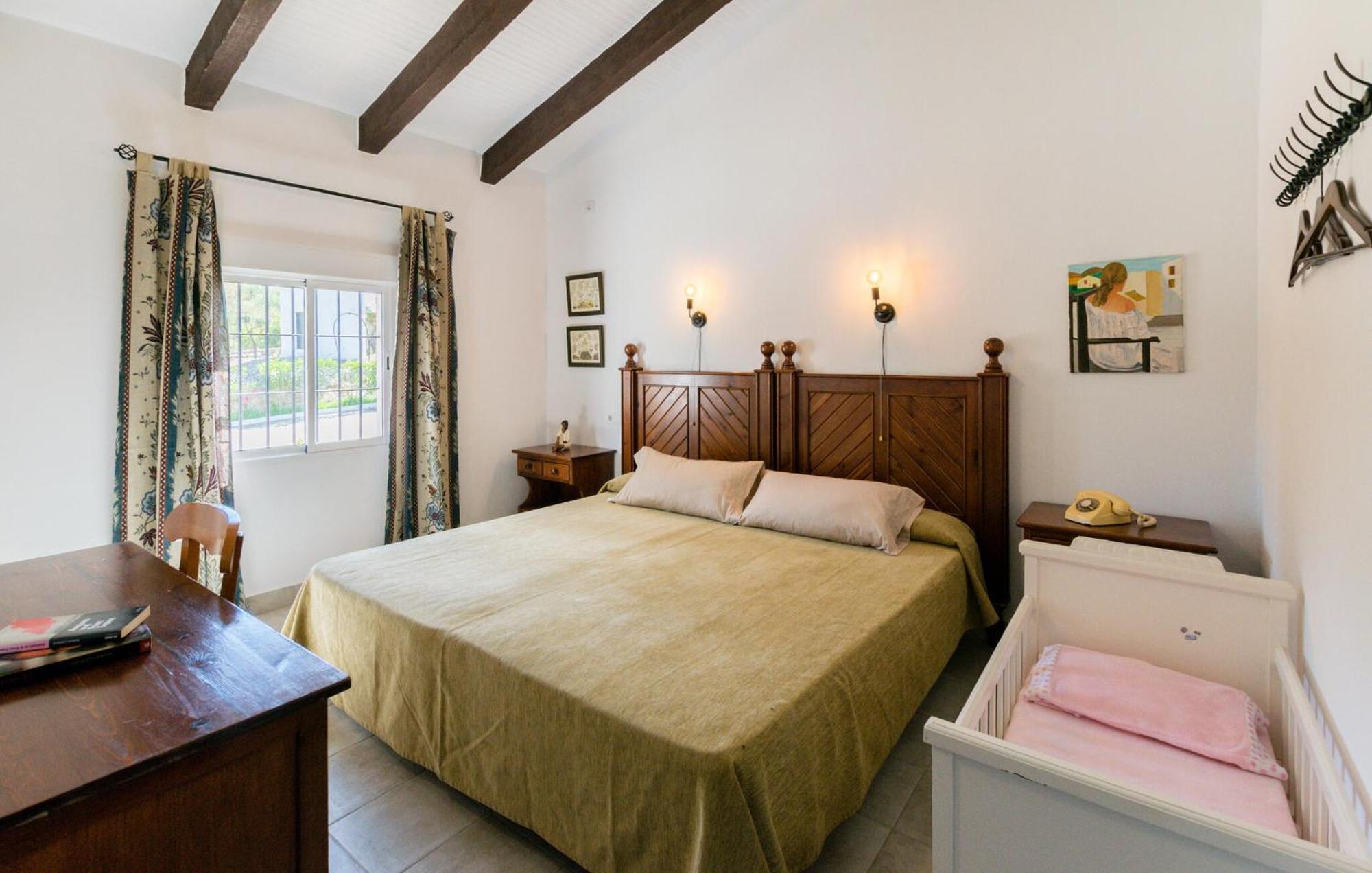 6 Bedroom Amazing In La Puebla De Infan Сasa de vacaciones