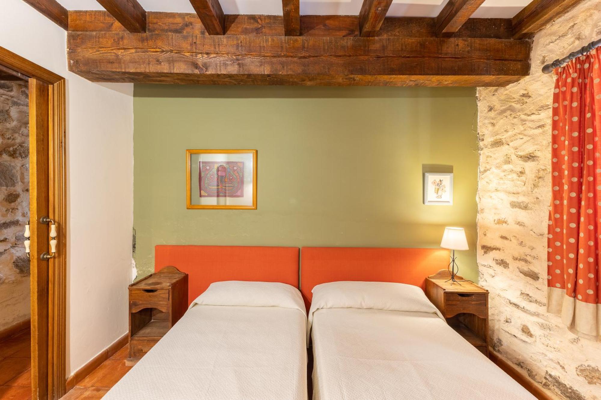 La Casona Y Casitas De Tabladillo Holiday home Santa Maria la Real de Nieva