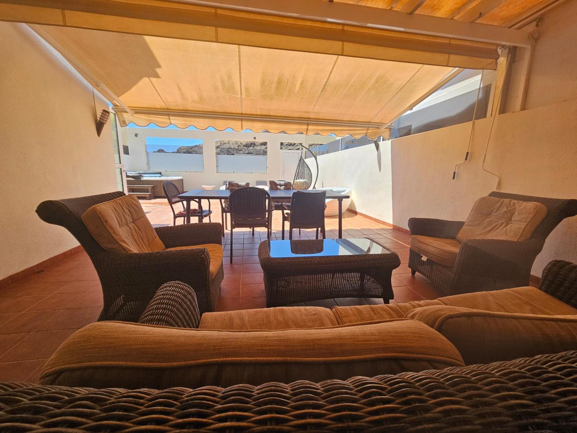 Modern House With Large Chill Out Terrace And Jacuzzi Apartamento *