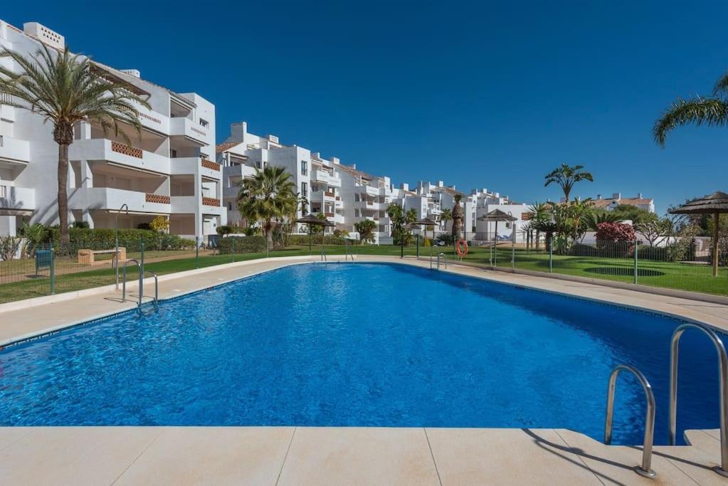Golf Gardens, Roof Terrace View, 2 Bedroom