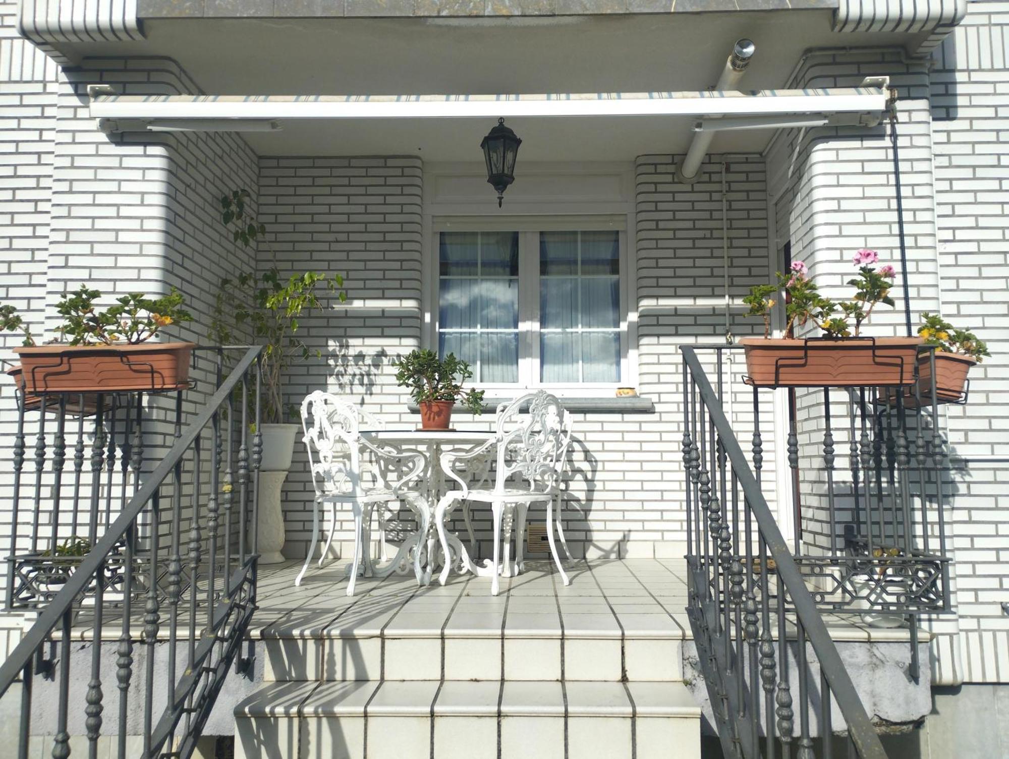 Seven J House
