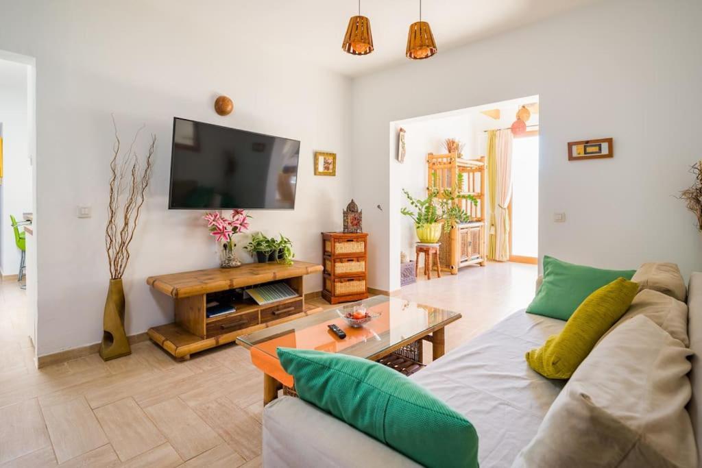 Villa La Isla By Rentaholidayslanzarote *