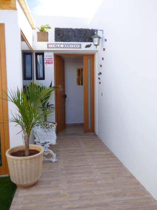 Villa La Isla By Rentaholidayslanzarote *