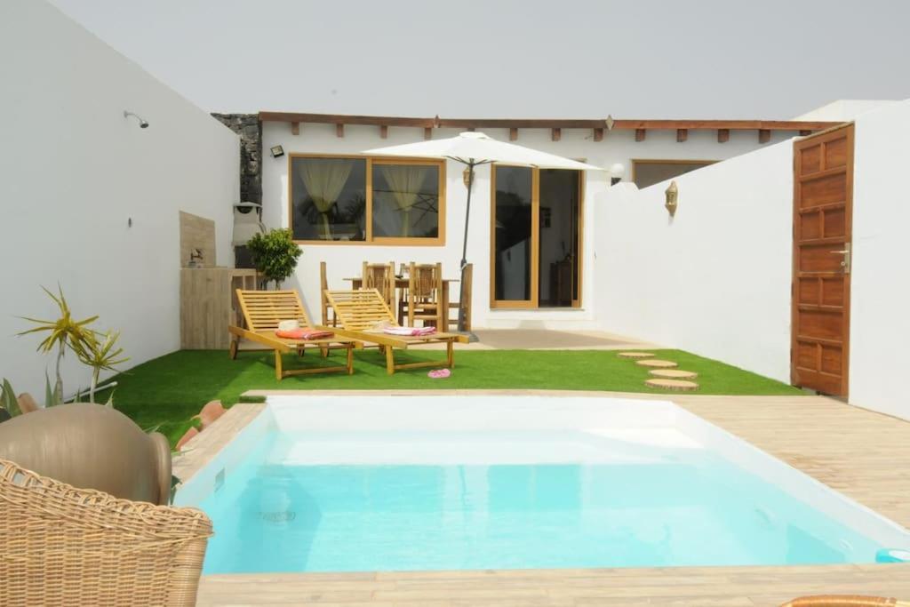 La Isla By Rentaholidayslanzarote Villa *