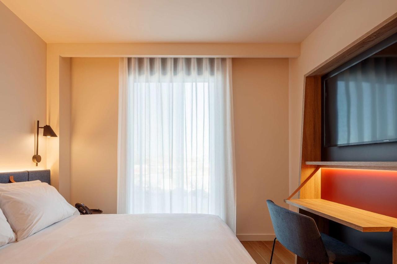 Hotel Hampton By Hilton Madrid 3*
