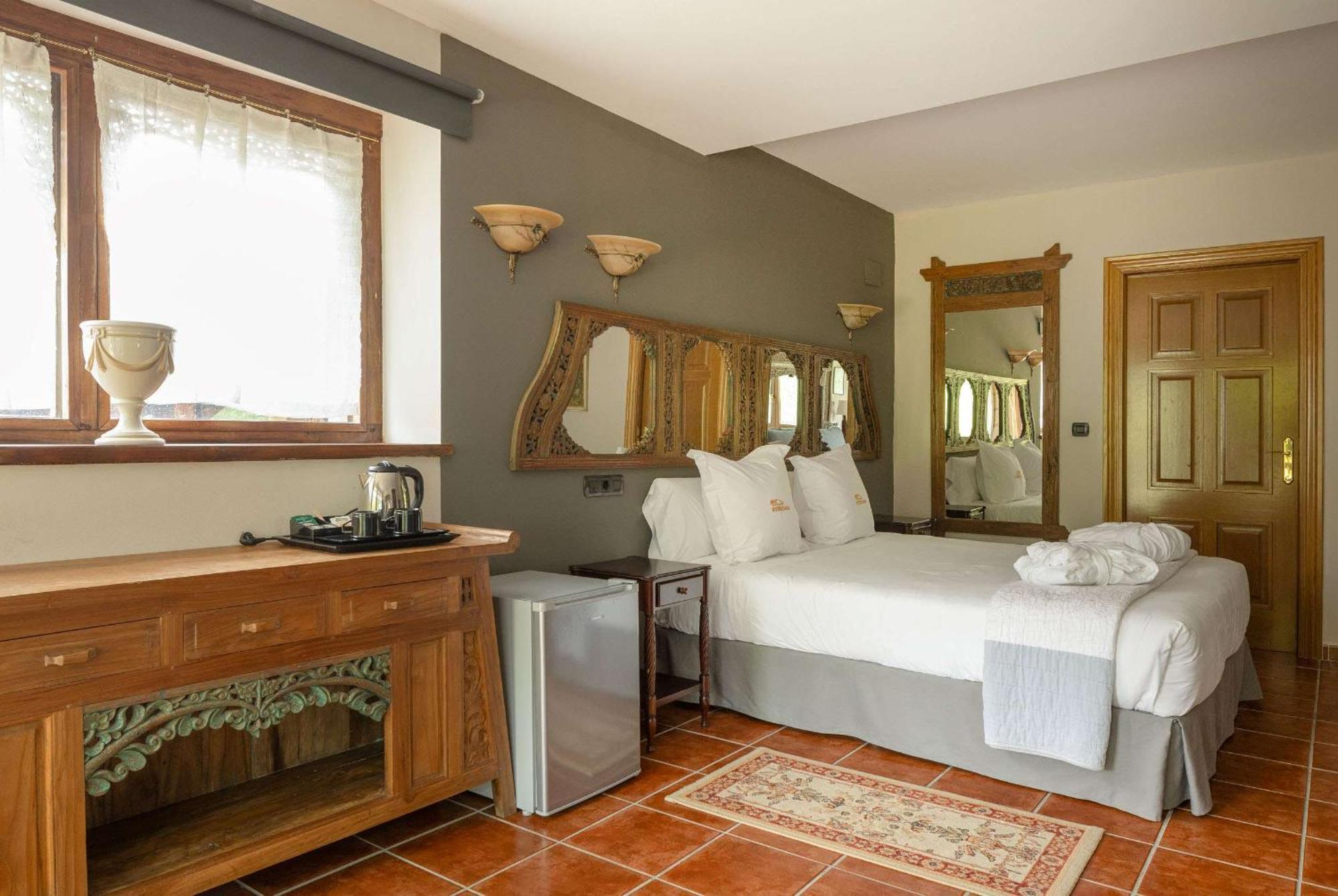 Hotel & Etxegana