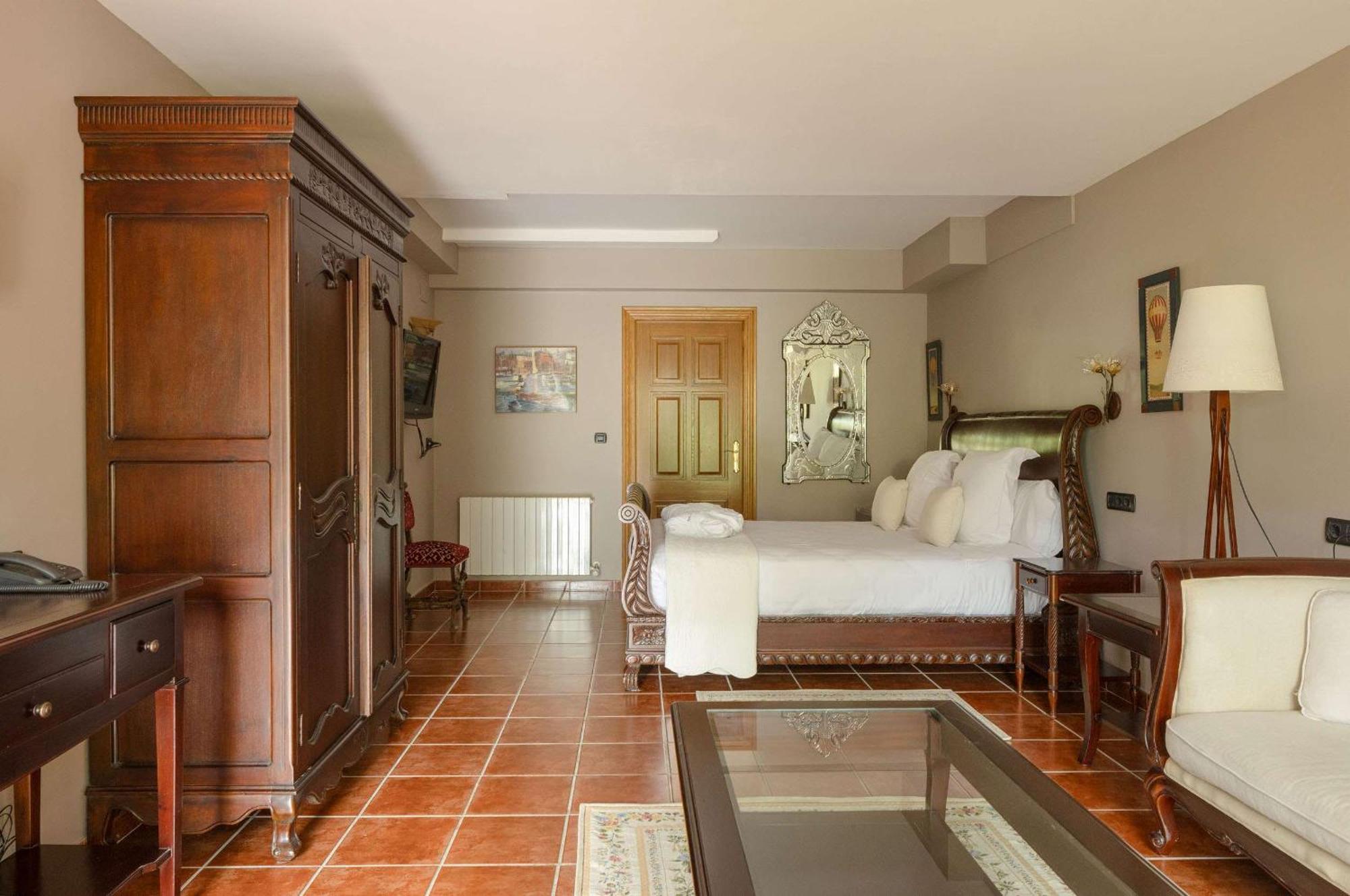& Etxegana Hotel 2*