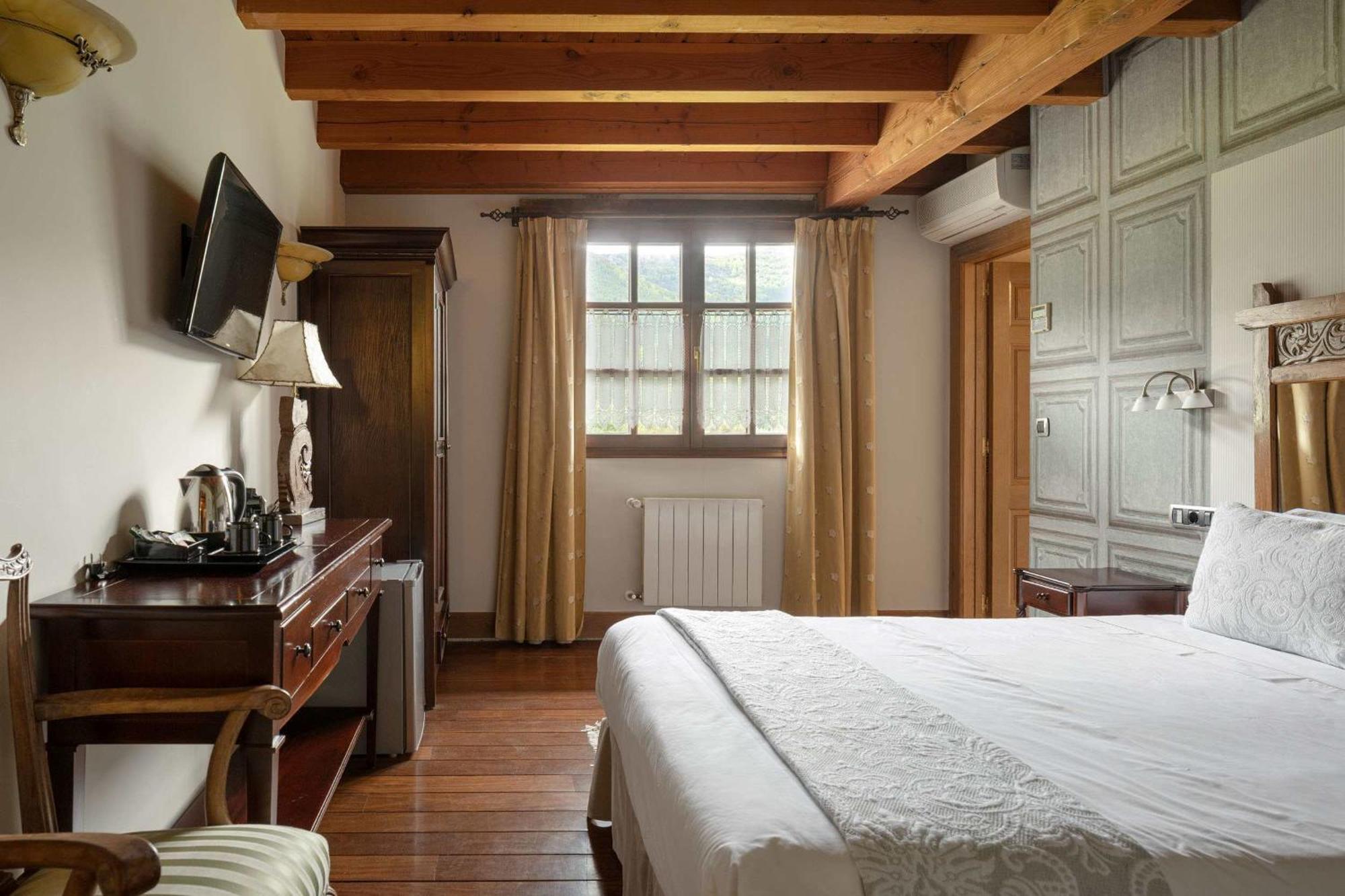 & Etxegana Hotel 2*