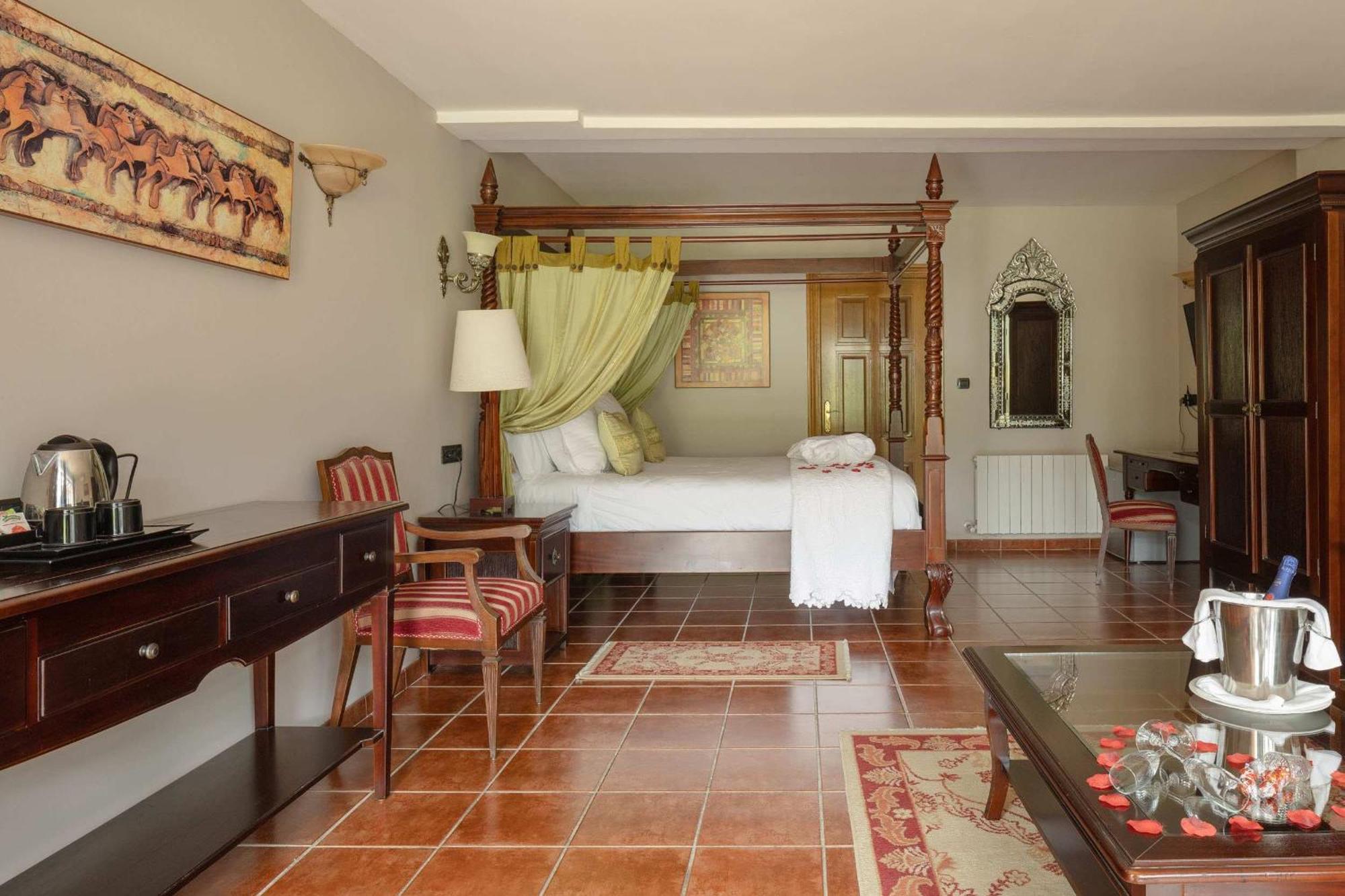& Etxegana Hotel