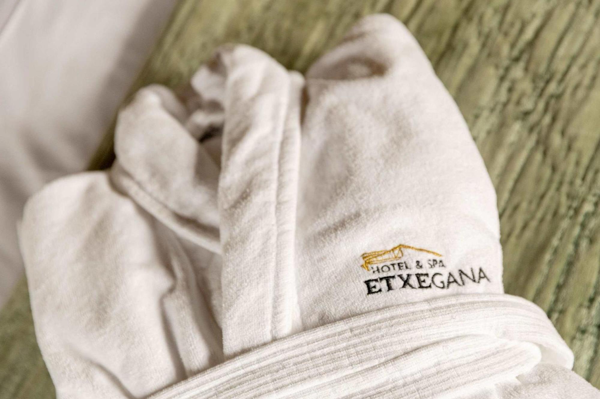 & Etxegana Zeanuri