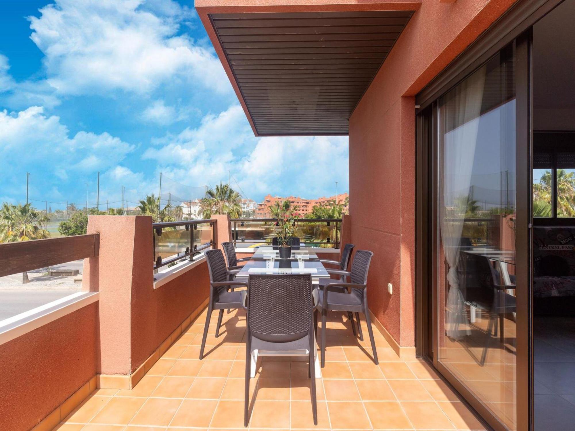 Spacious Holiday In Near Seabeach Apartamento