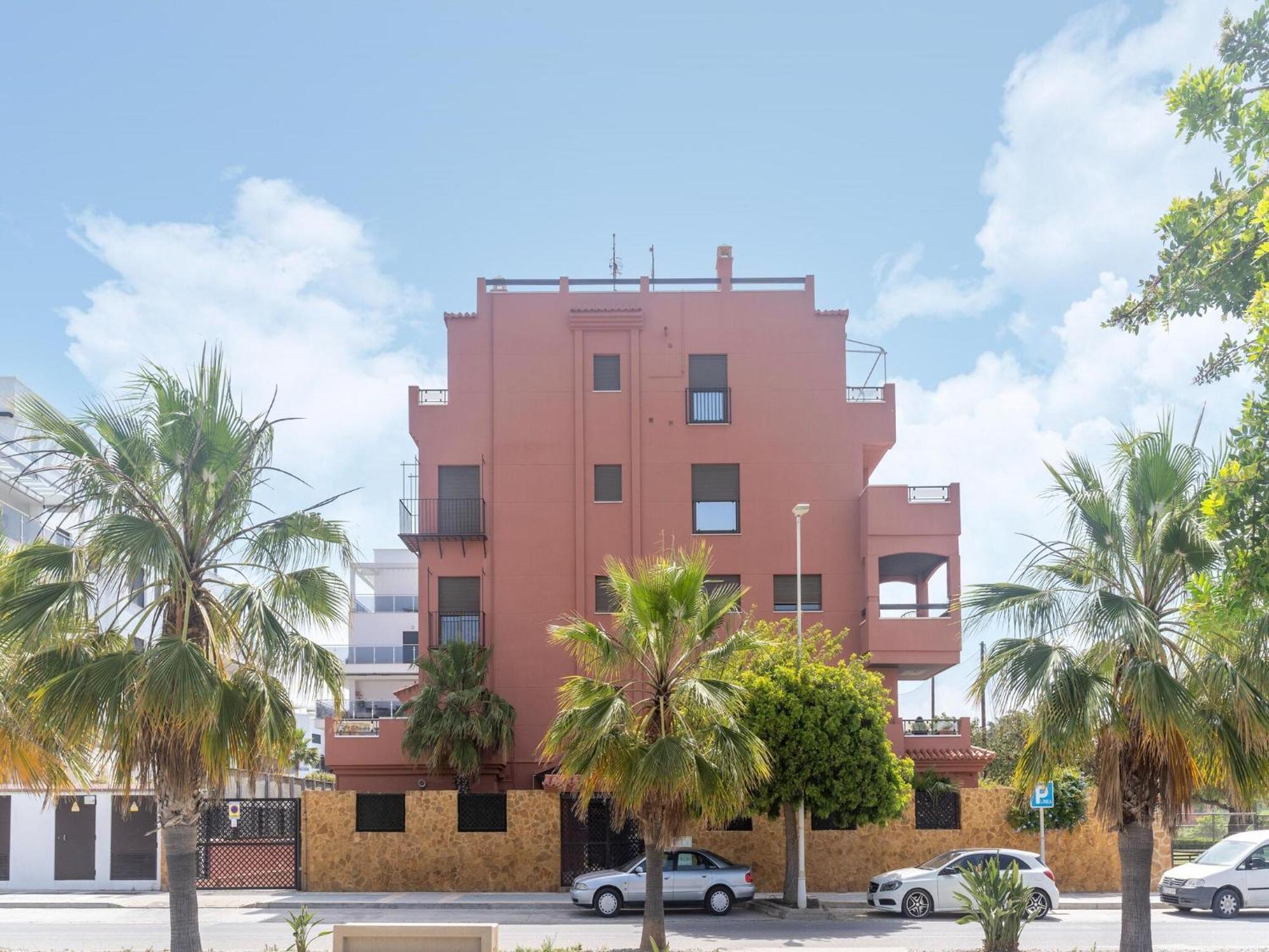 Apartamento Spacious Holiday In Near Seabeach Motril
