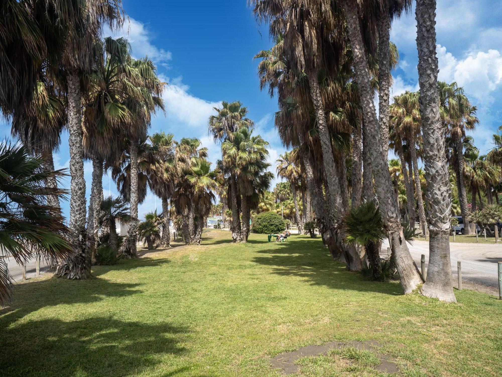 Apartamento Spacious Holiday In Near Seabeach