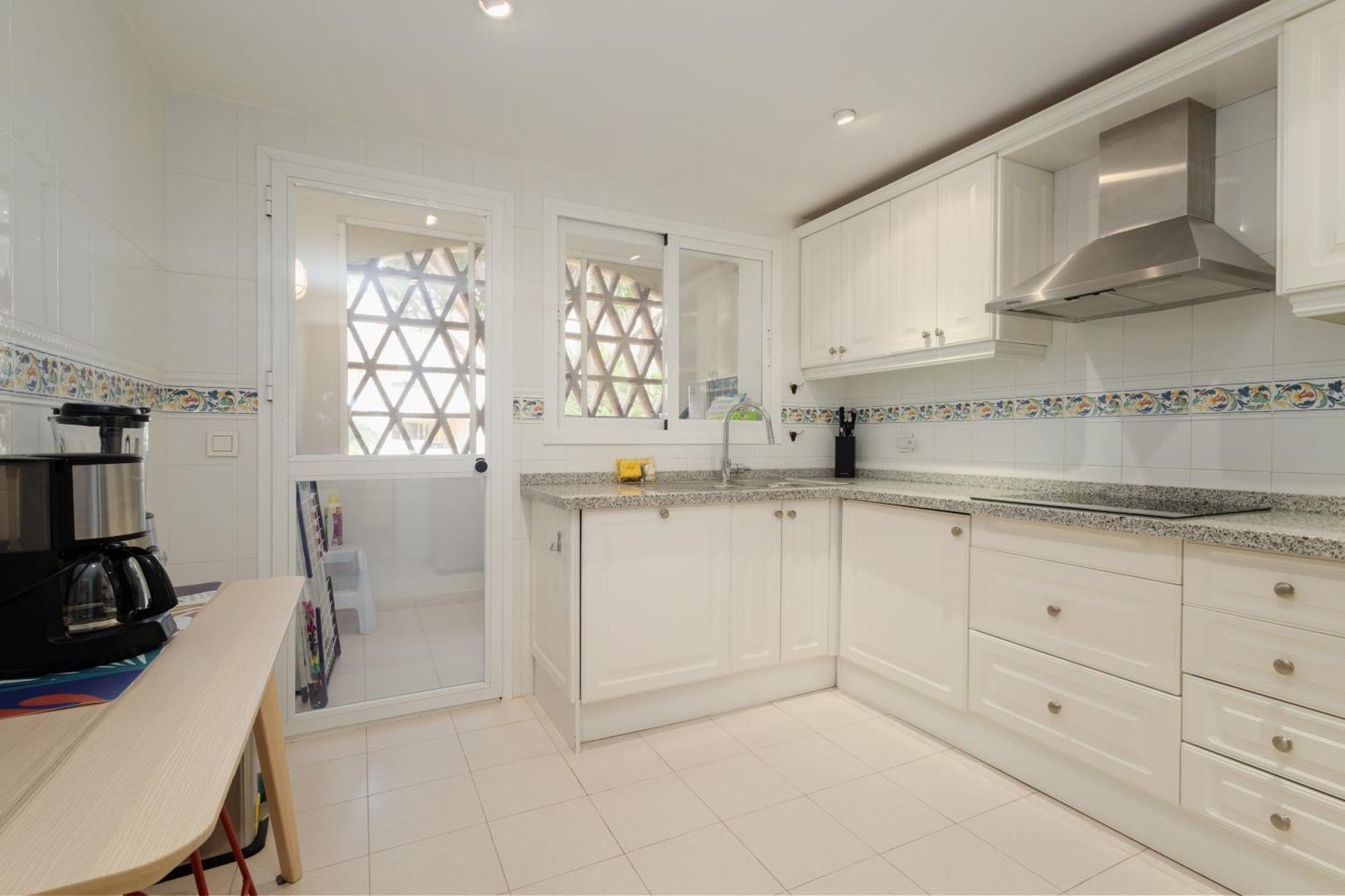 Apartment 2 Bedroom Next To The In Elviria,