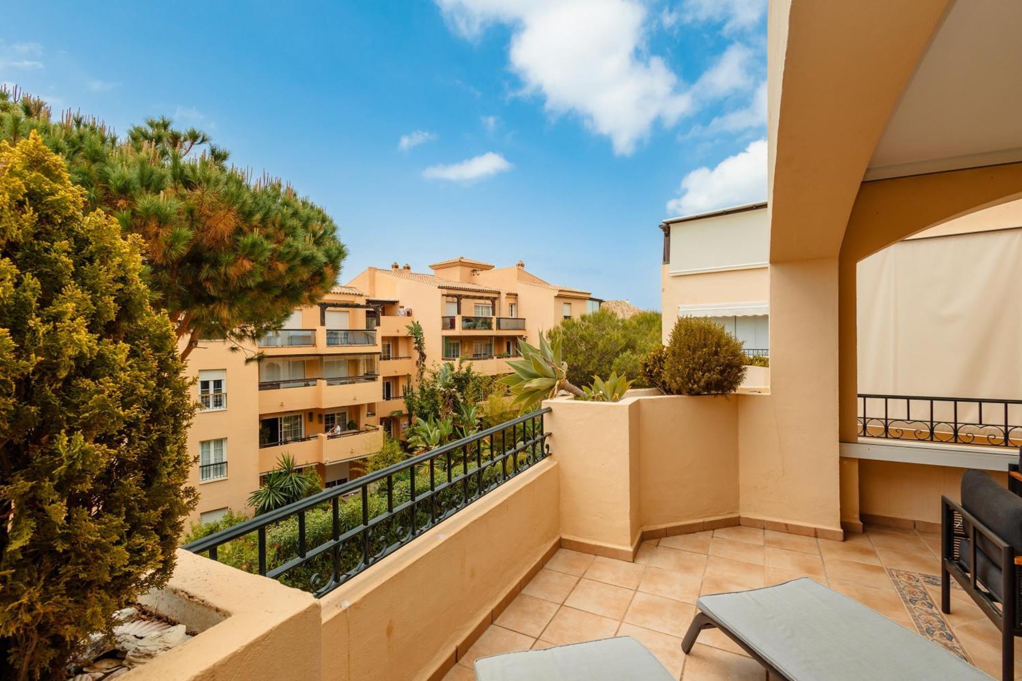 Apartment 2 Bedroom Next To The In Elviria,