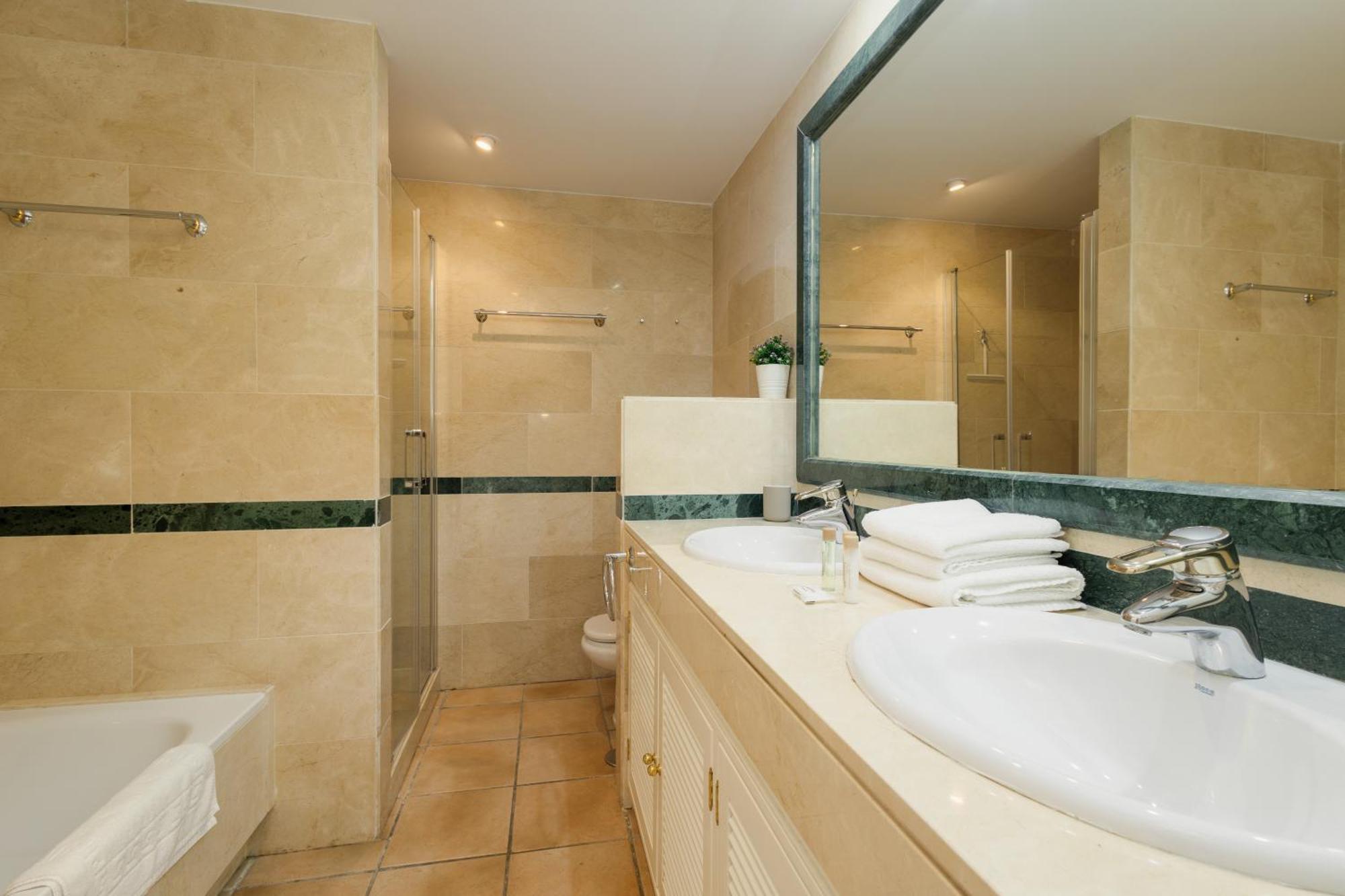 Apartment 2 Bedroom Next To The In Elviria,