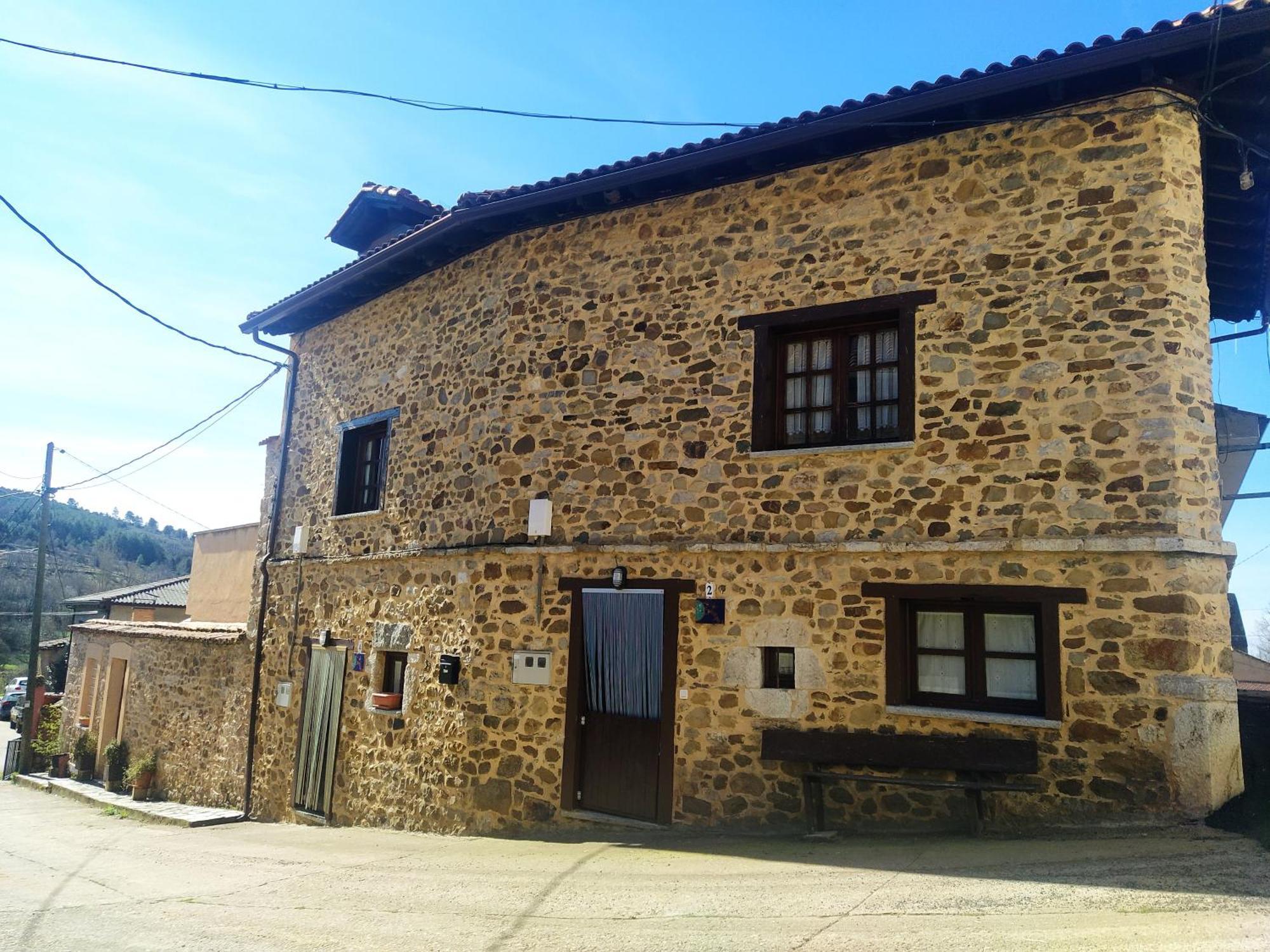 La Casa Del Pueblo El Berrugon * Carrocera