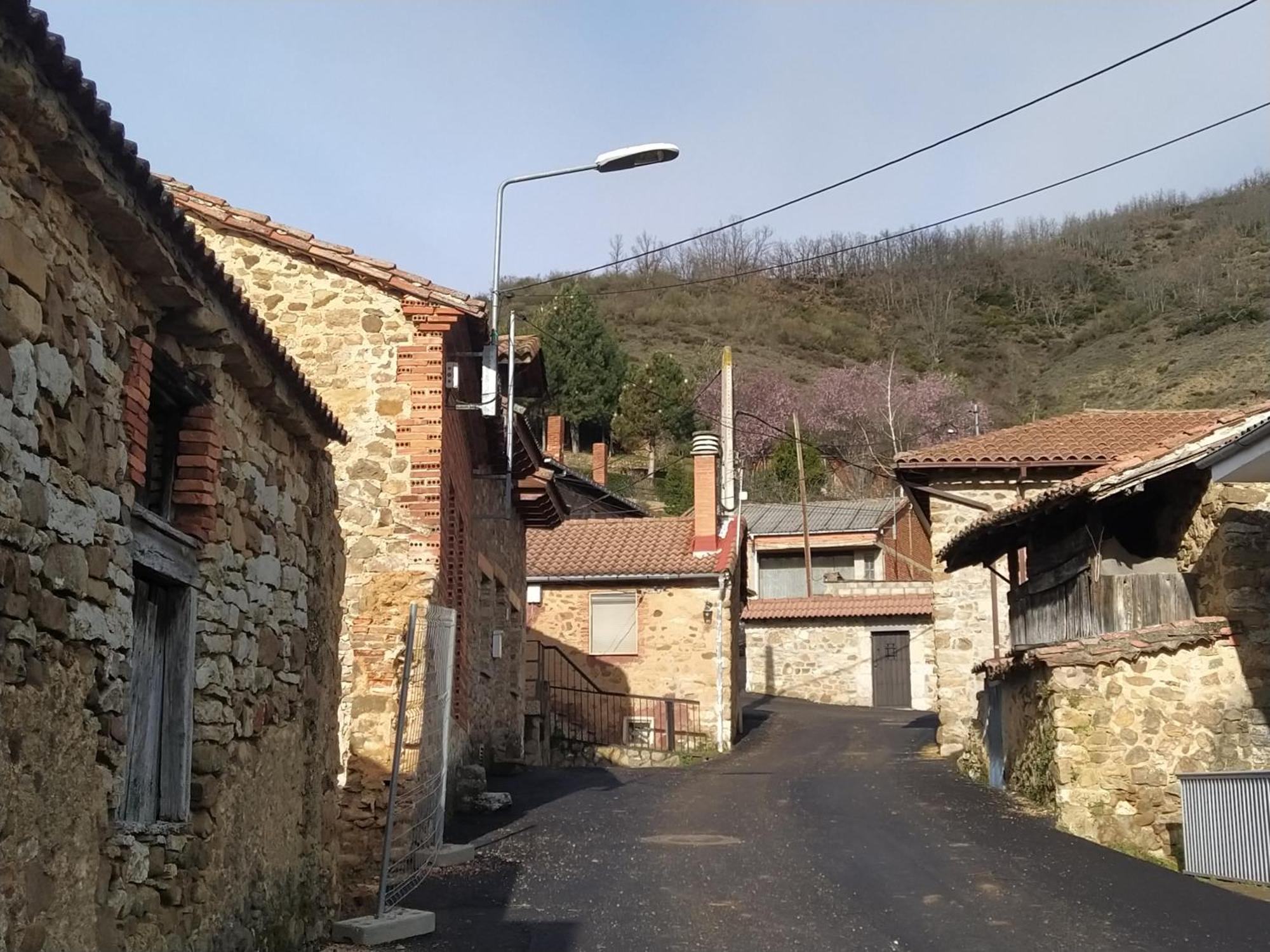 La Casa Del Pueblo El Berrugon Сasa de vacaciones Carrocera