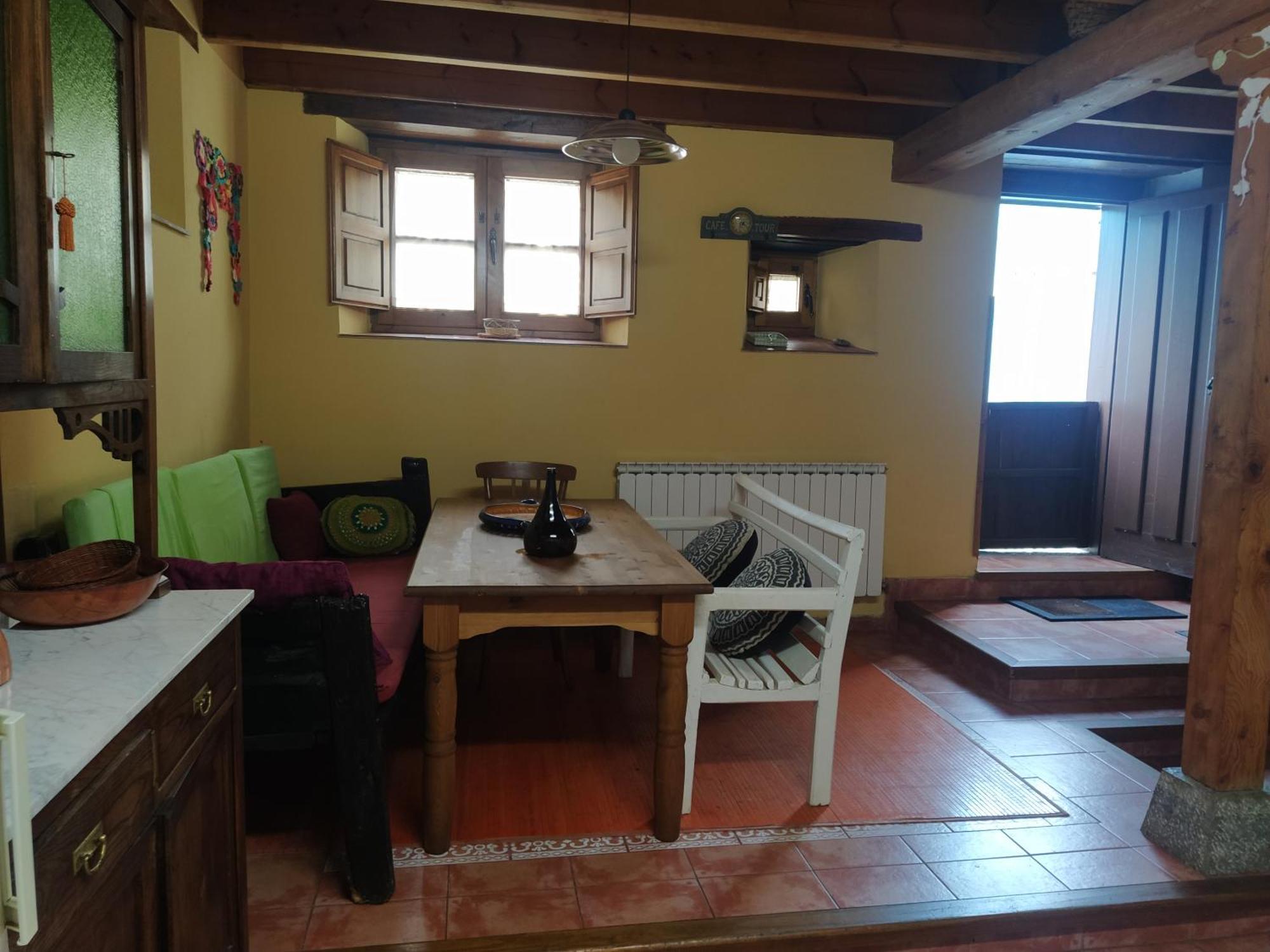La Casa Del Pueblo El Berrugon Carrocera