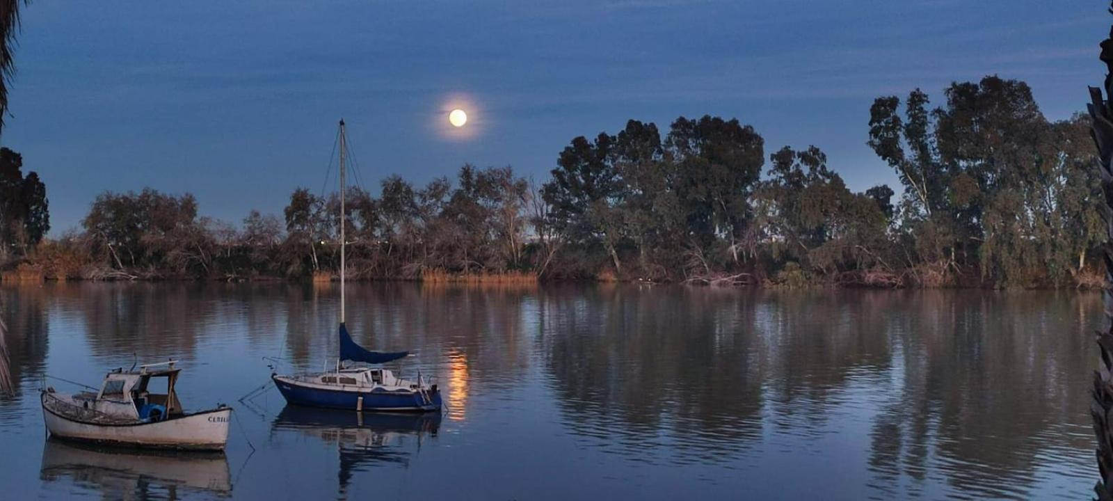 Con Bano Privado A Pies Del Rio Guadalquivir Coria Del Rio