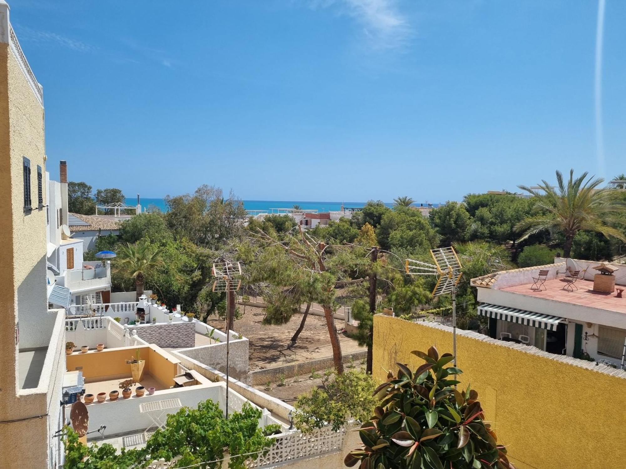 Cozy And Sunny Two Bedroom La Mata Beach Apartamento