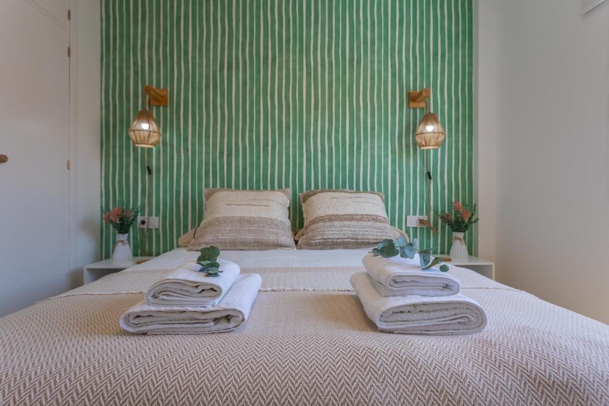 1st Line Beach, Pool, Terrace & Fibre Wifi * Tarifa
