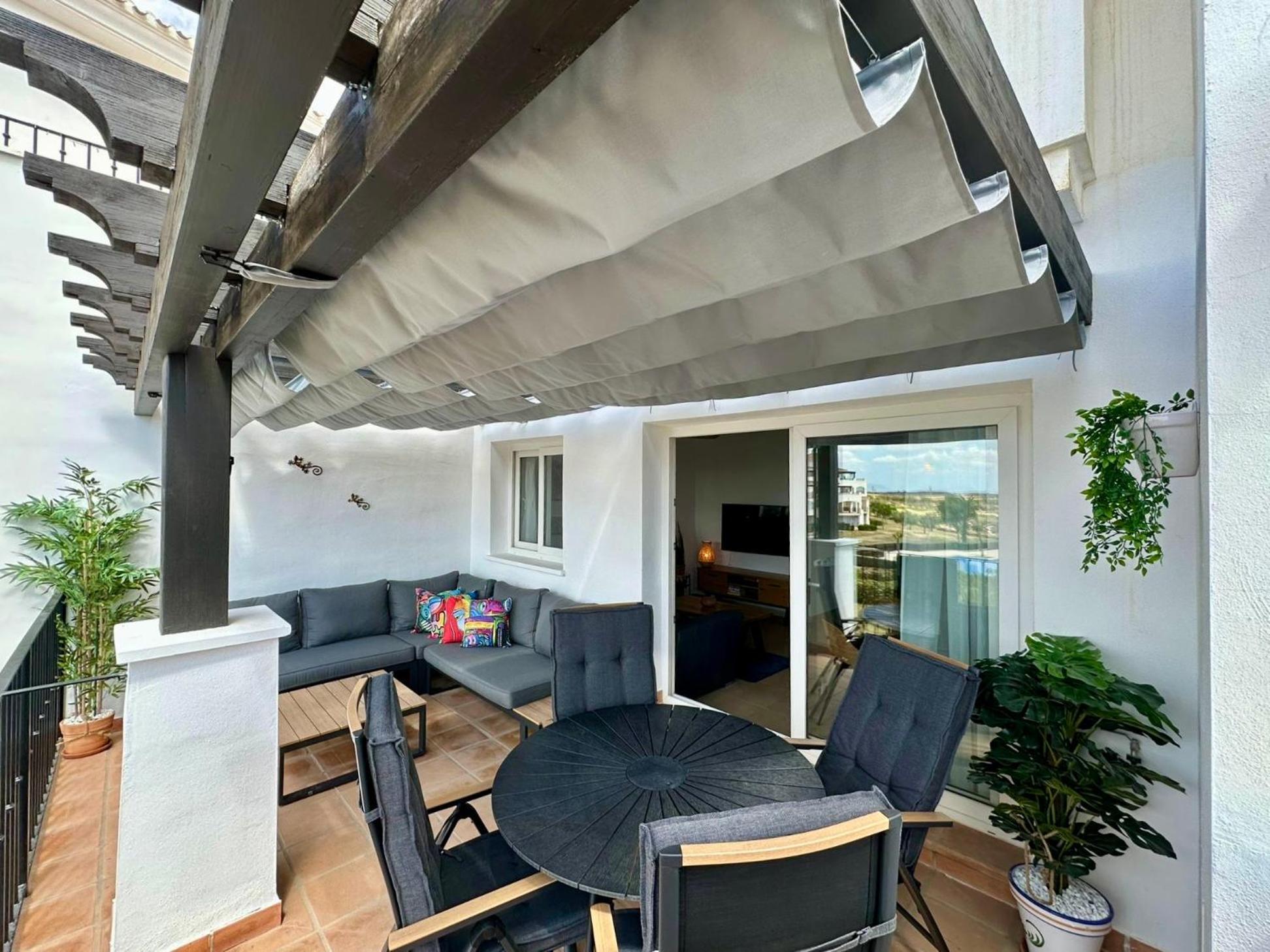 Stunning With A Beautiful Pool/lake View Sucina