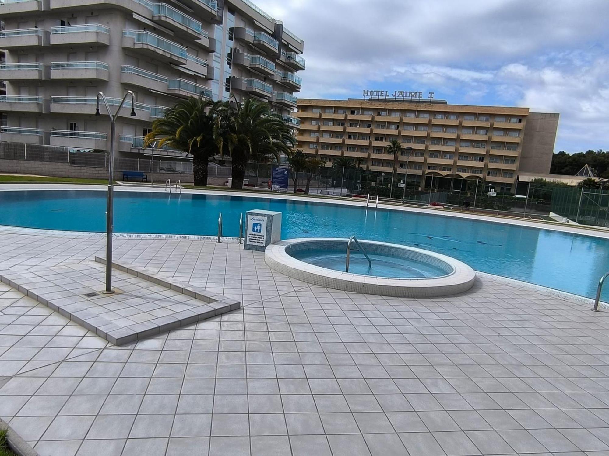 En El Centro De Salou, Playa , Padel , Tenis Y Piscina, Complejo Larimar Apartamento *