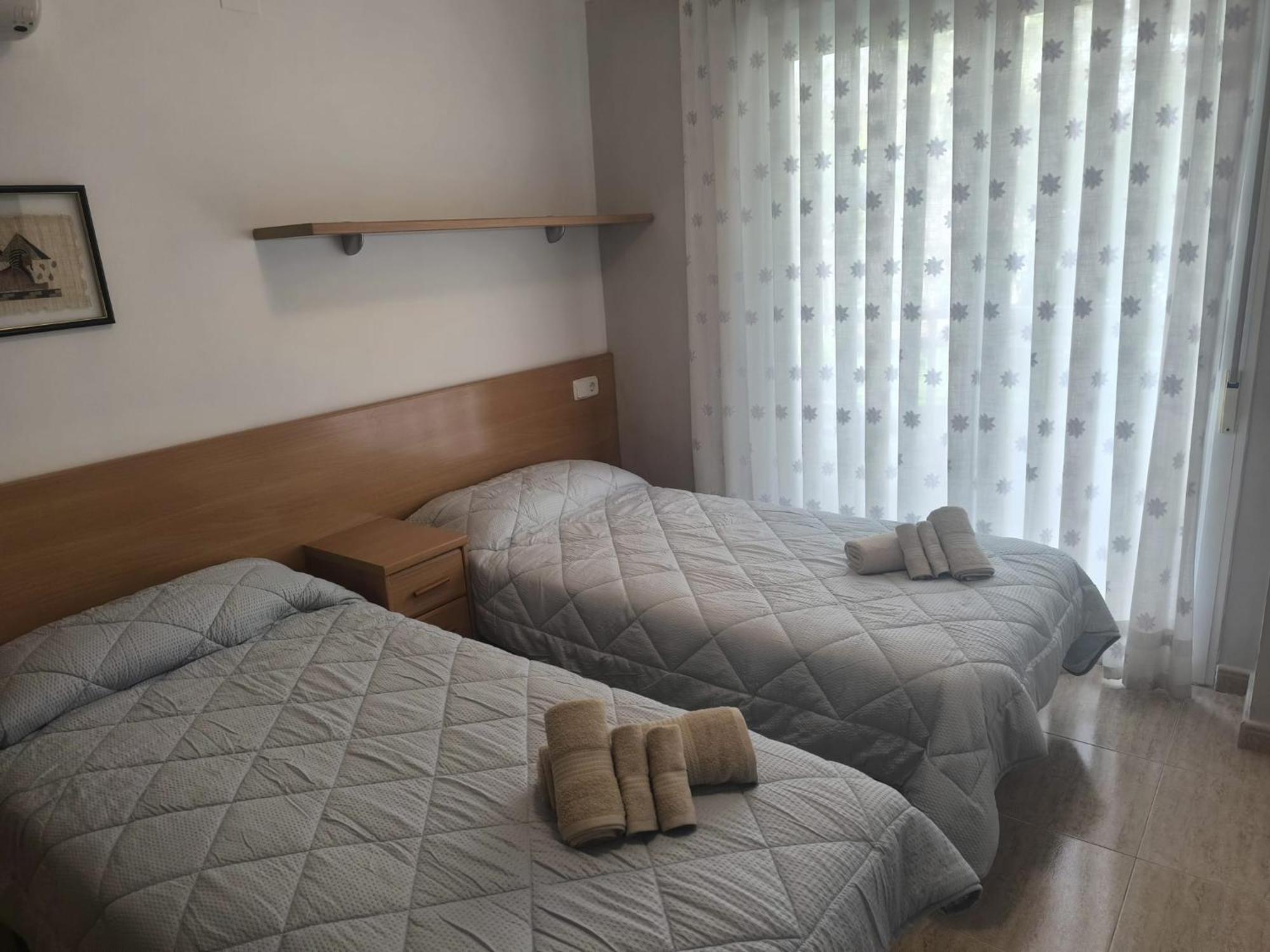 En El Centro De Salou, Playa , Padel , Tenis Y Piscina, Complejo Larimar Apartamento