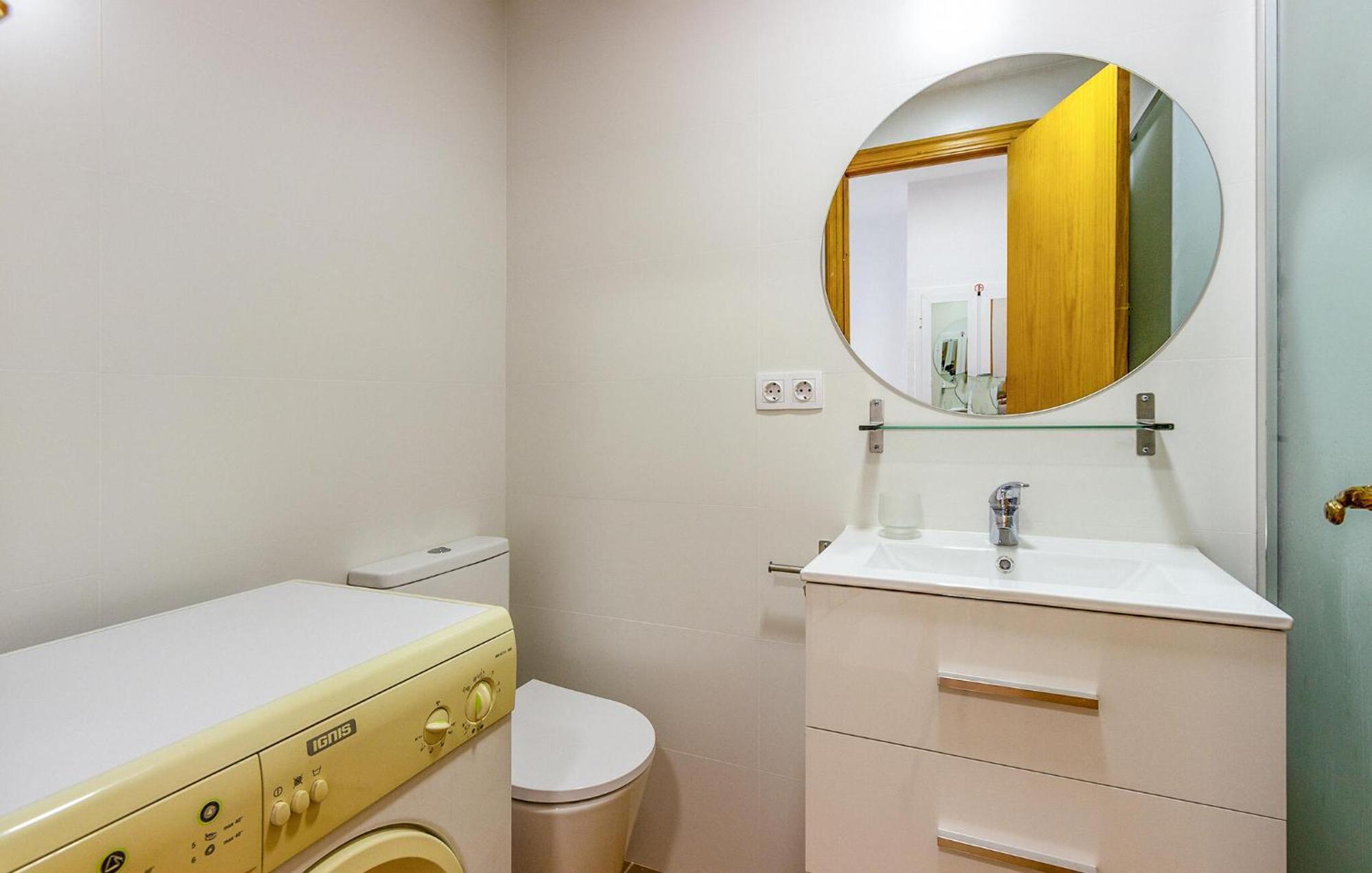 2 Bedroom Awesome In *