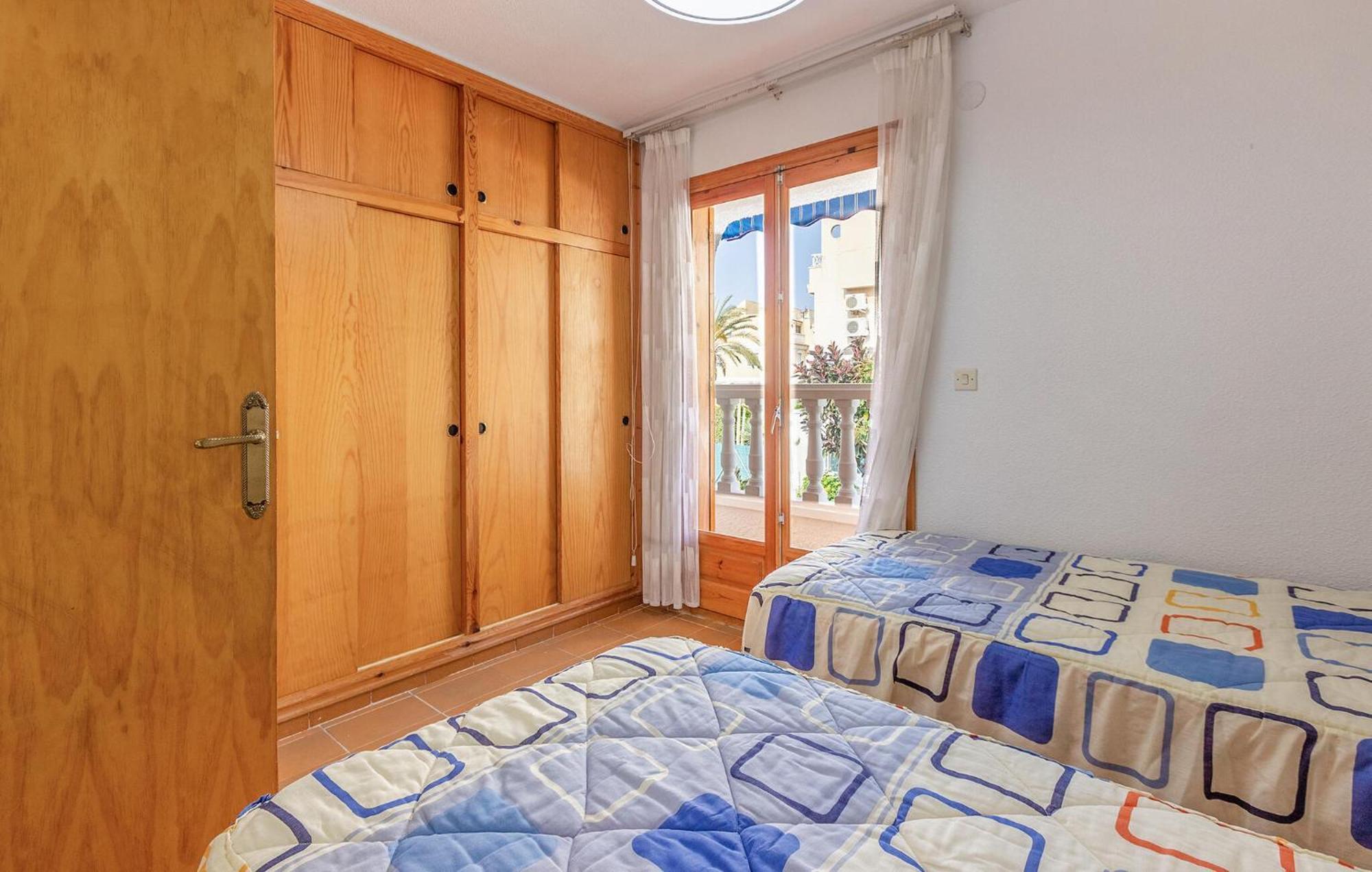 2 Bedroom Awesome In Holiday home *