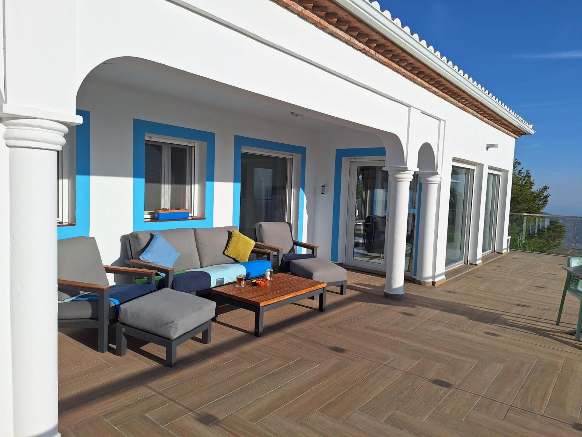 Casa Alta - Exclusive Large Luxury Private Villa, Large Pool, Amazing Views, On The Edge Of The Village And Next To Natural Park Canillas de Aceituno